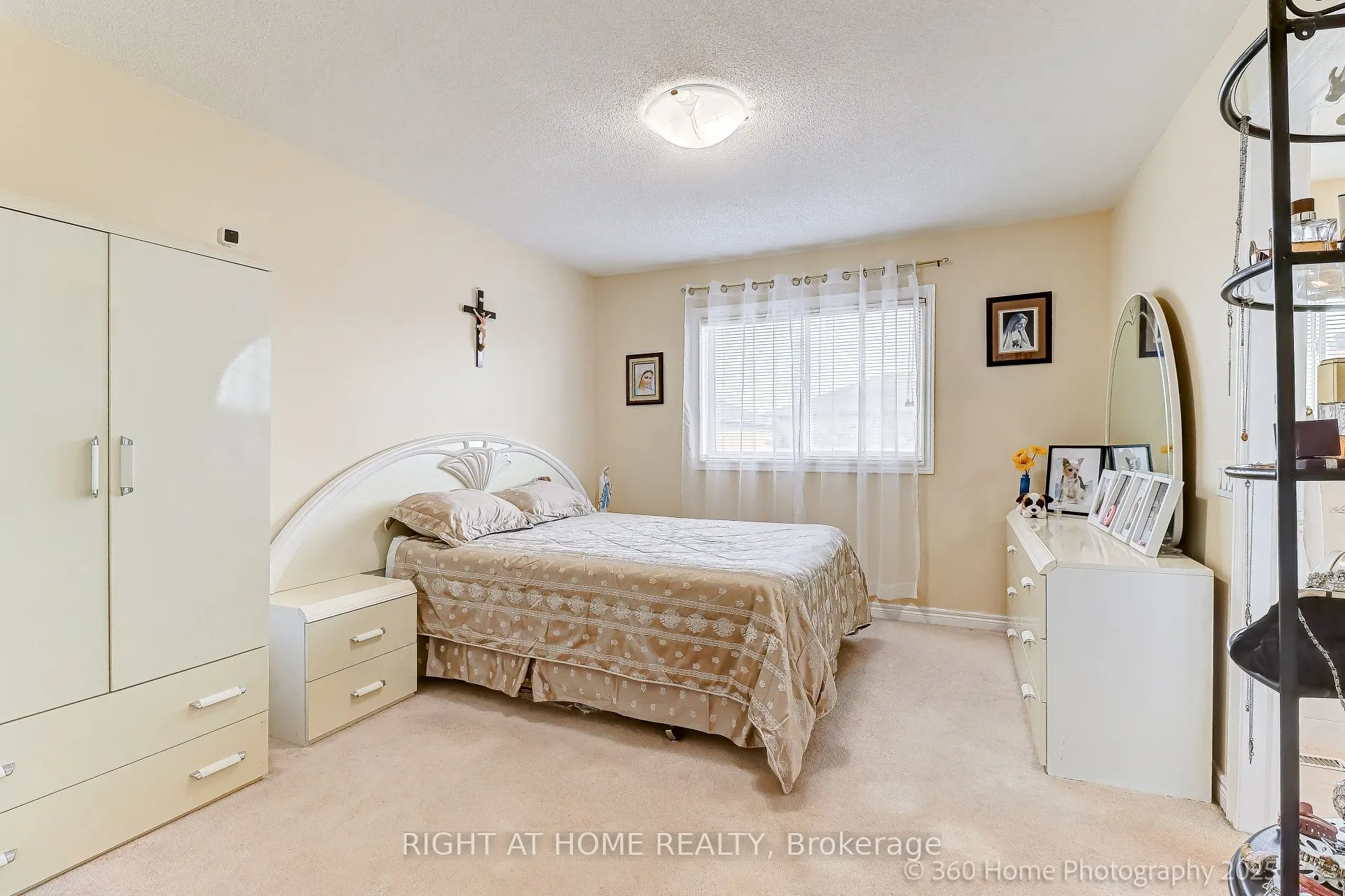989 Ledbury Crescent