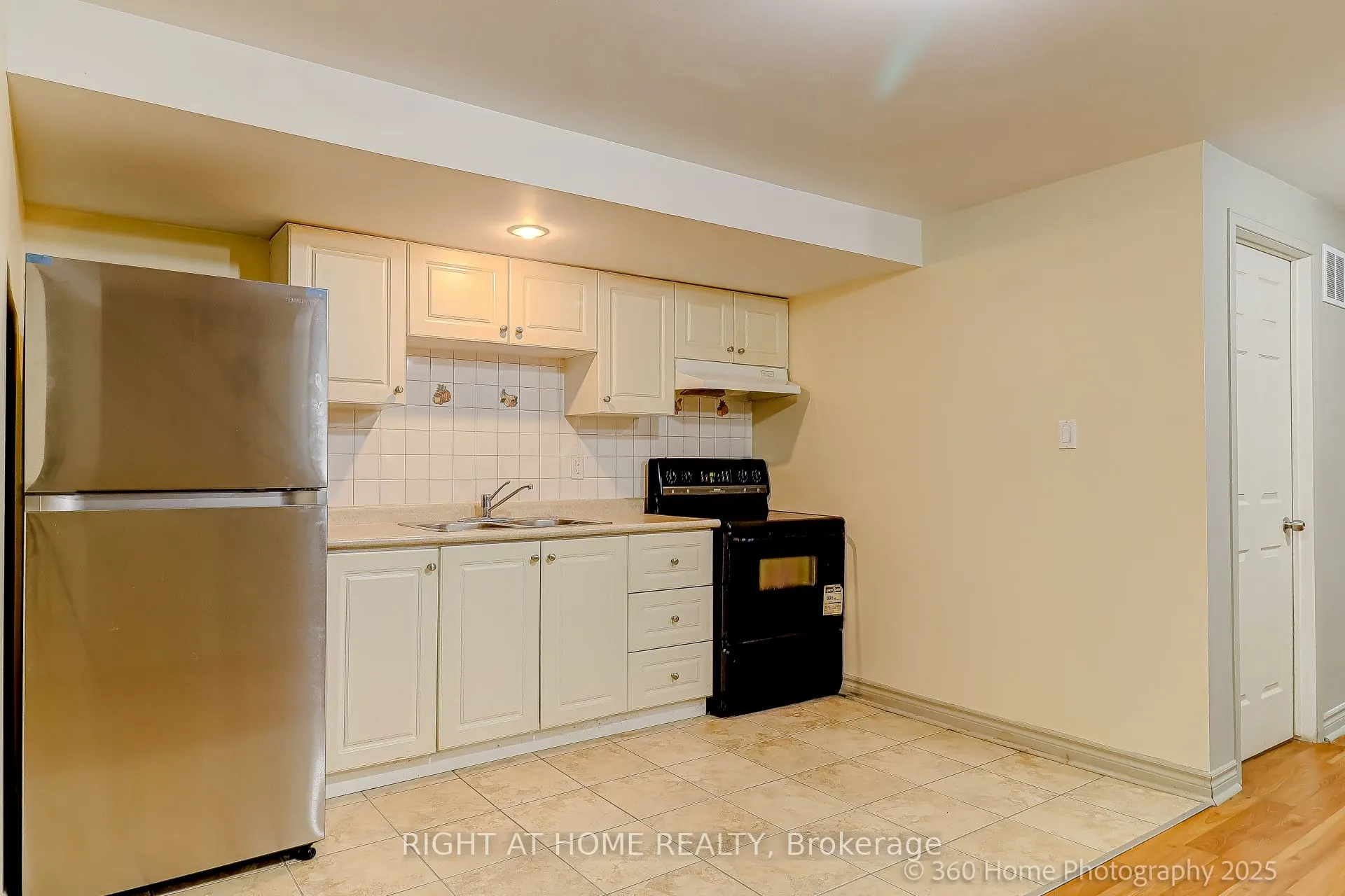 989 Ledbury Crescent