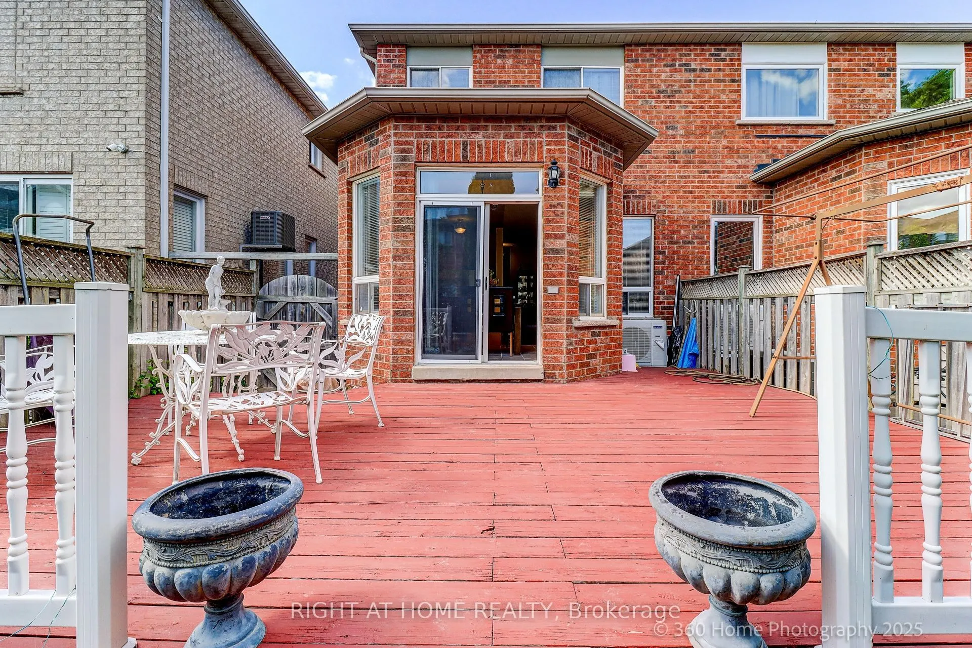 989 Ledbury Crescent