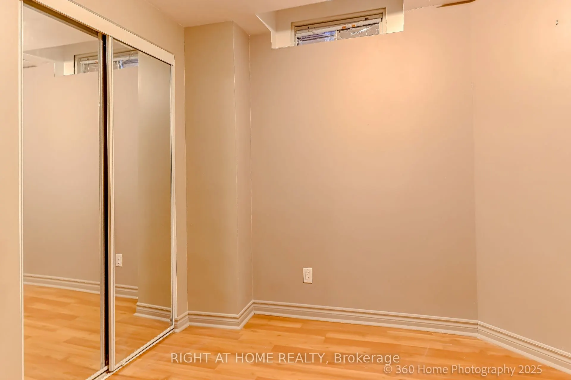 989 Ledbury Crescent