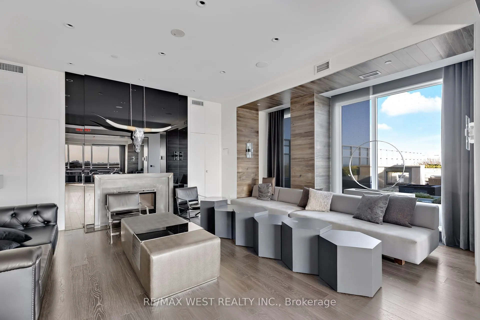 1830 Bloor Street W, ##825