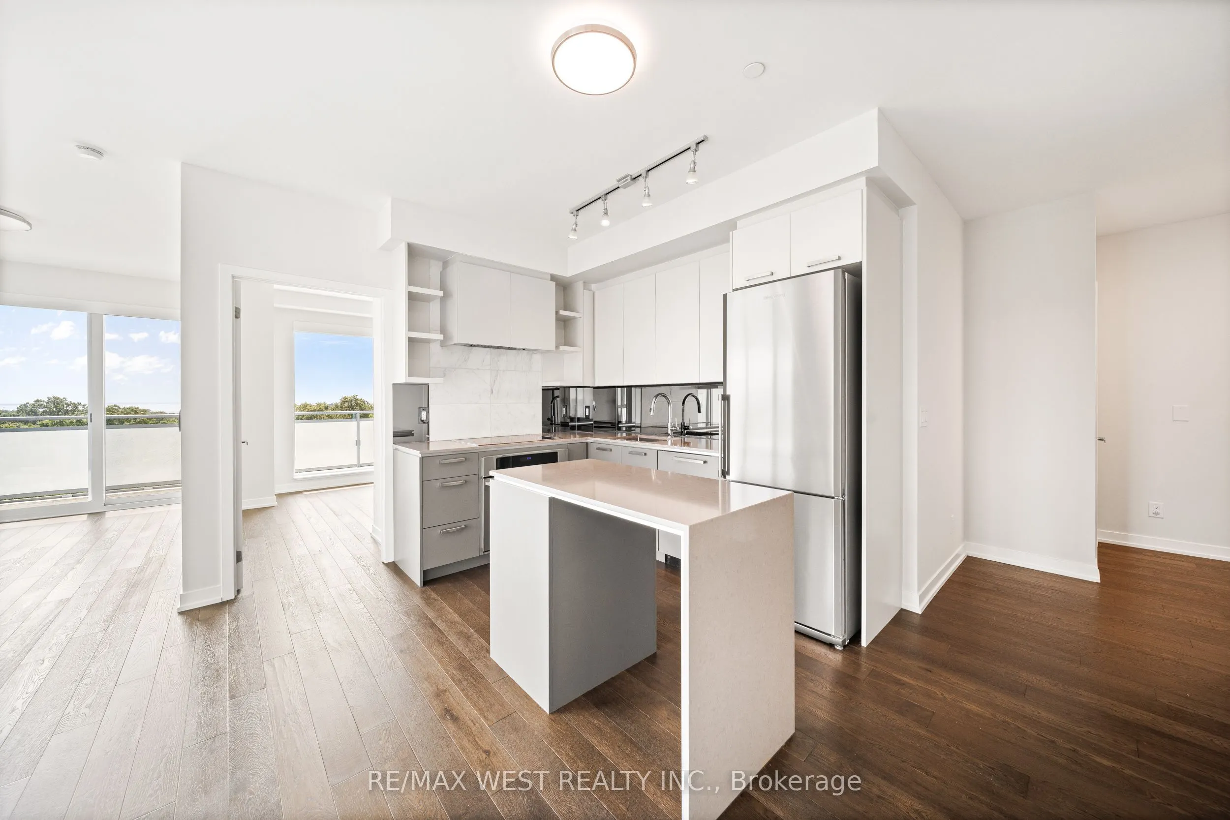 1830 Bloor Street W, ##825