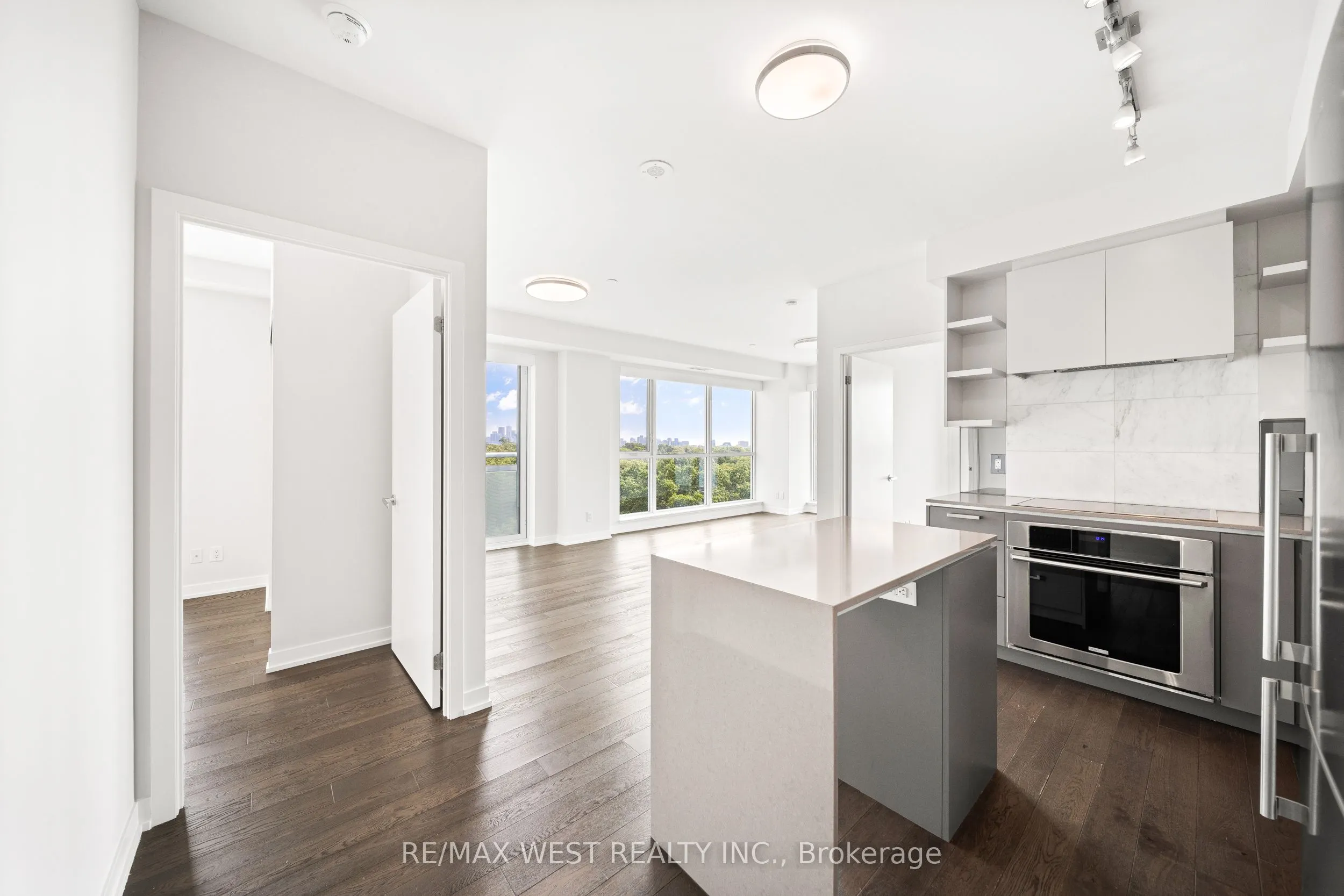 1830 Bloor Street W, ##825