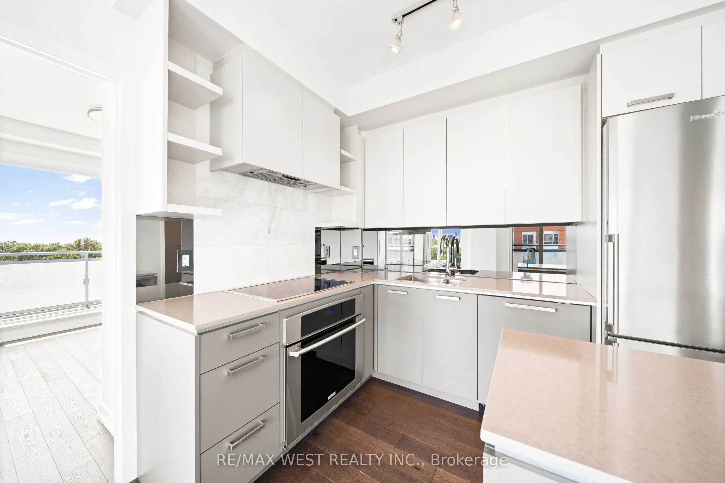 1830 Bloor Street W, ##825