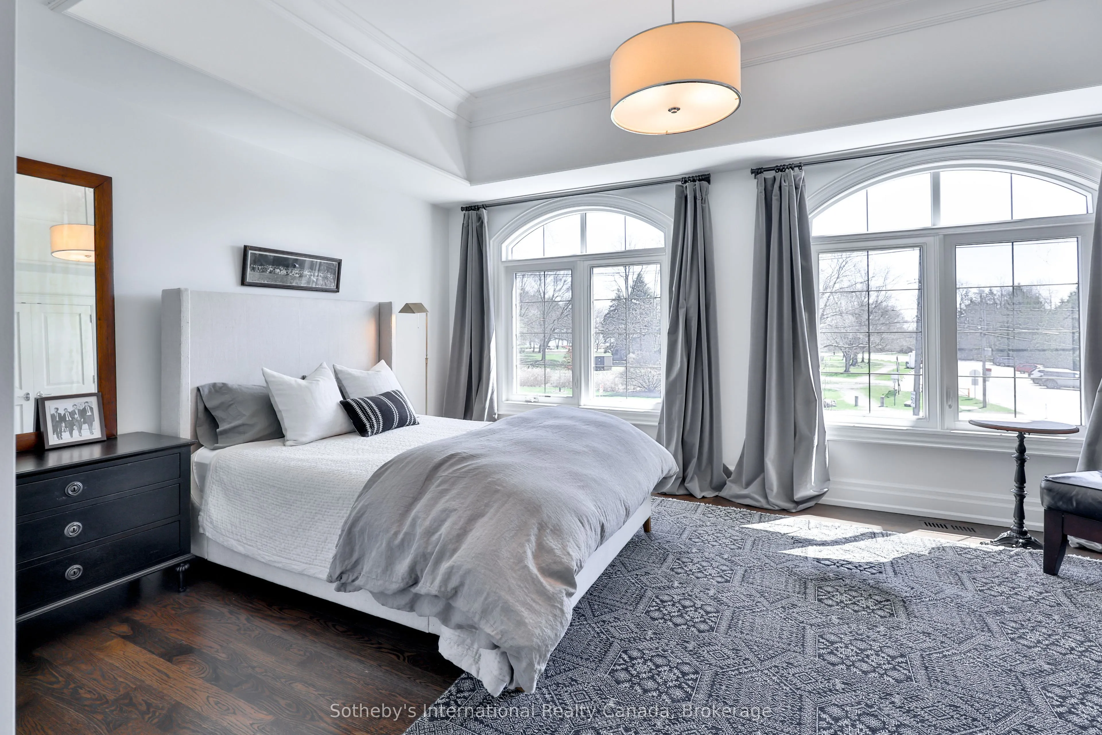 1497 Lakeshore Road W