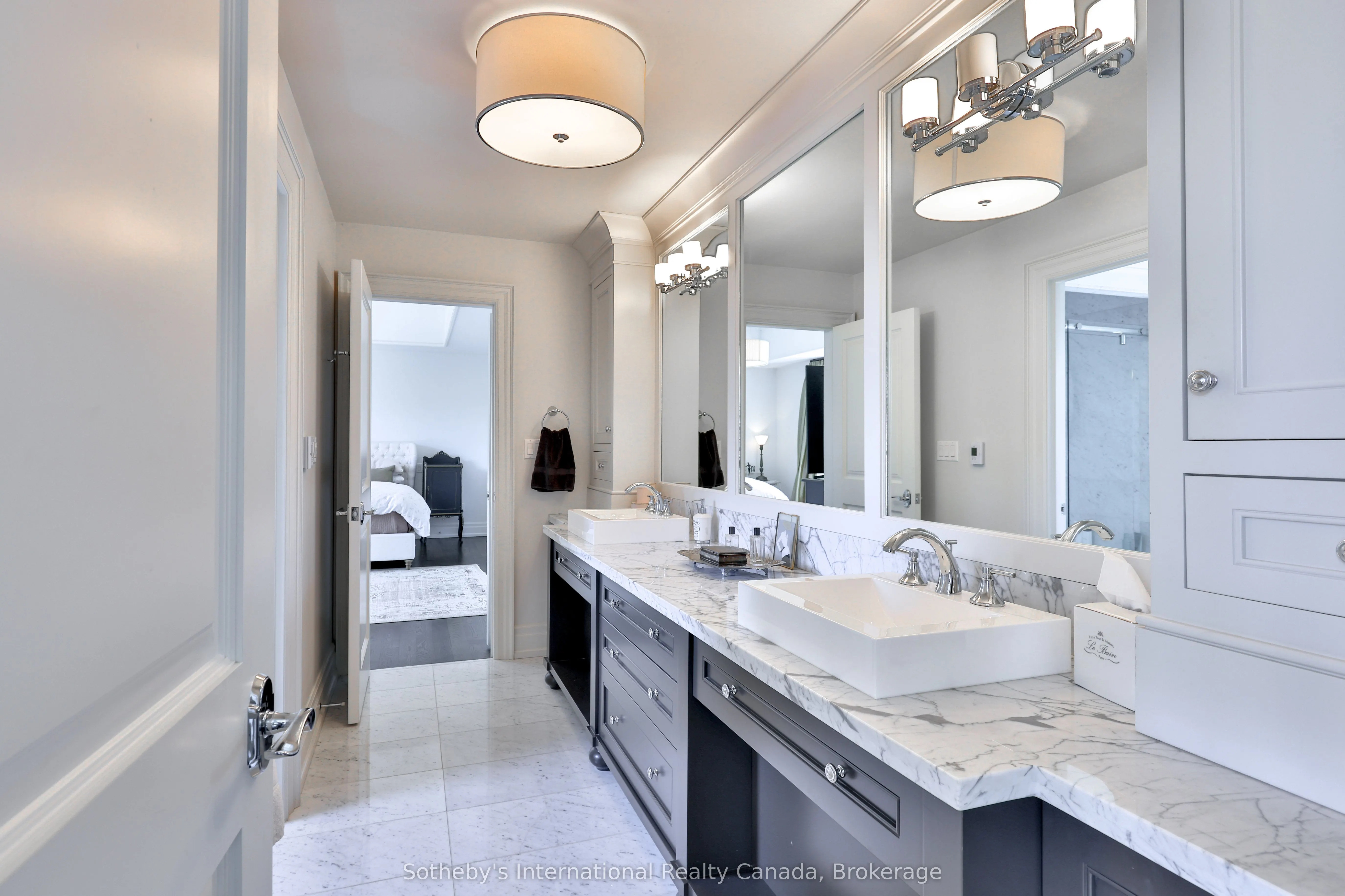 1497 Lakeshore Road W