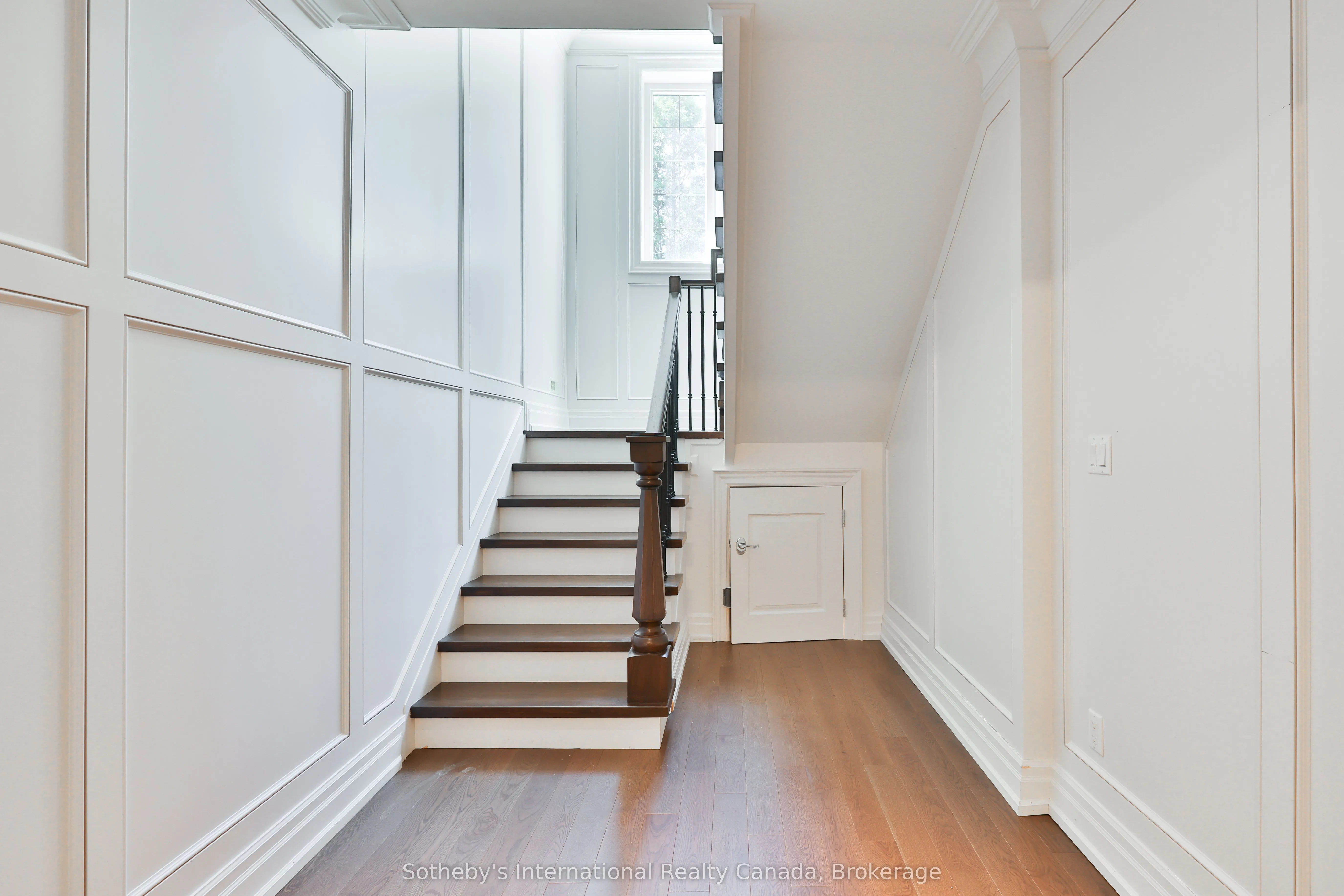 1497 Lakeshore Road W