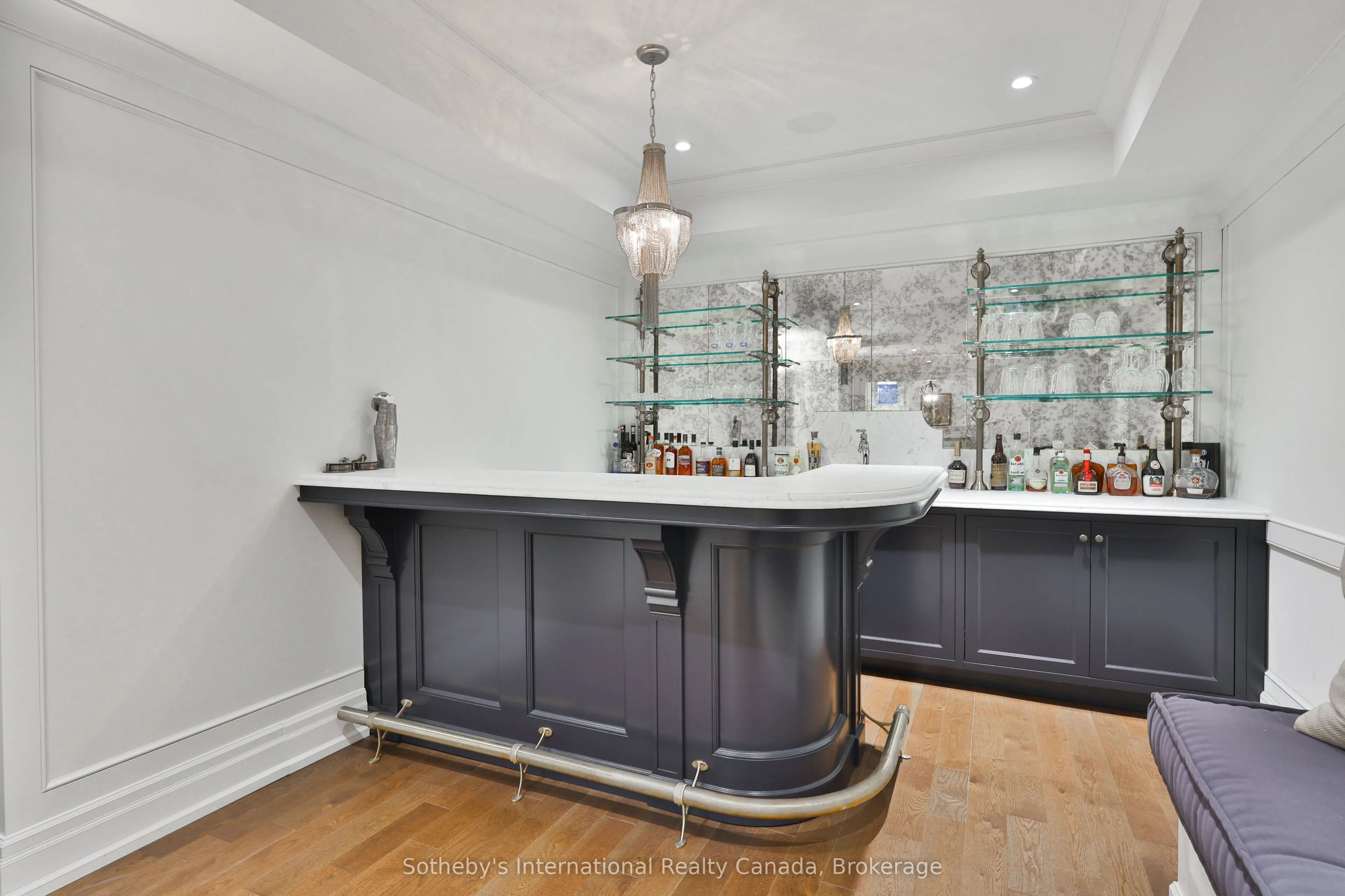 1497 Lakeshore Road W