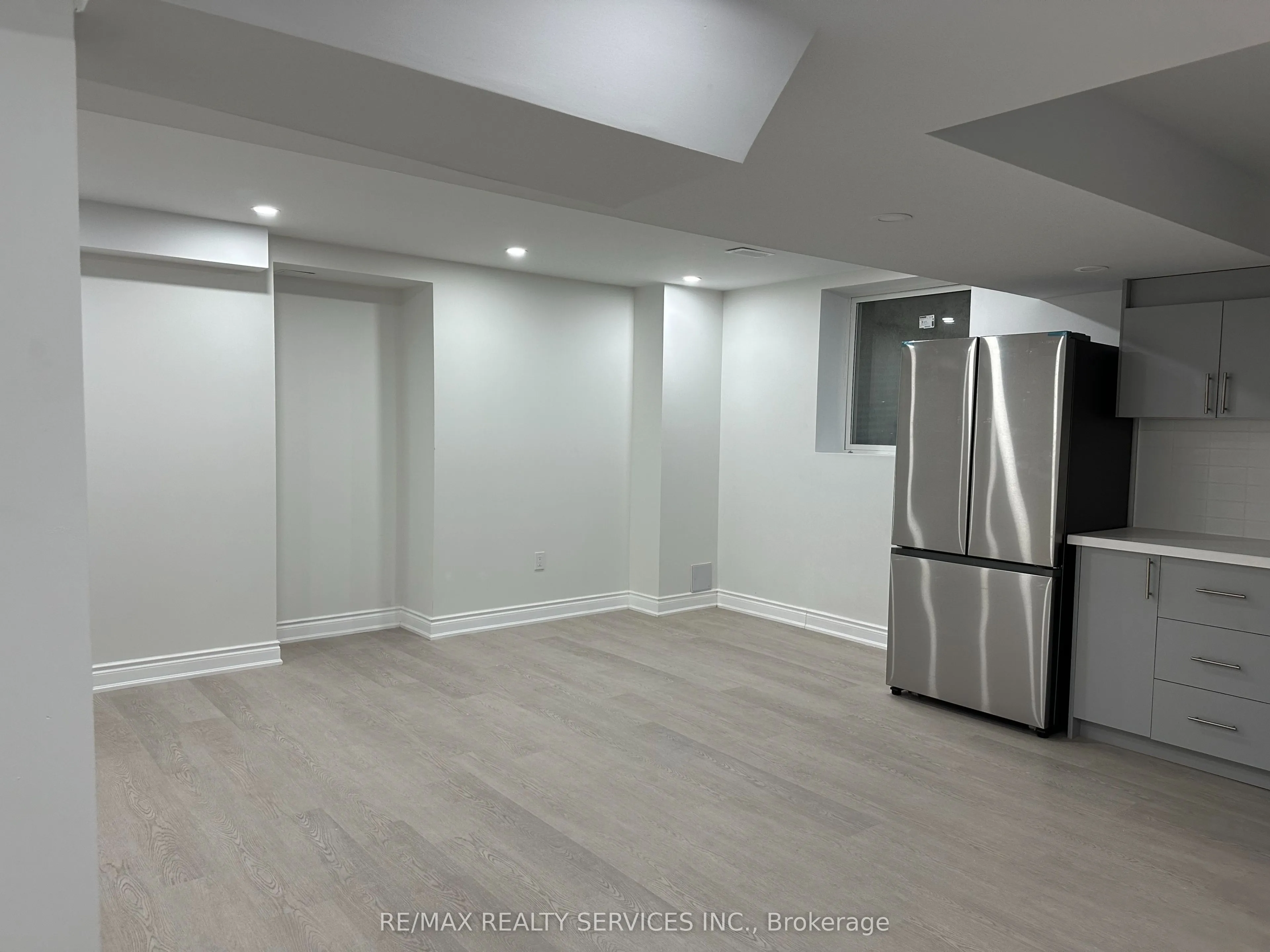 27 Roulette Crescent, #Basement