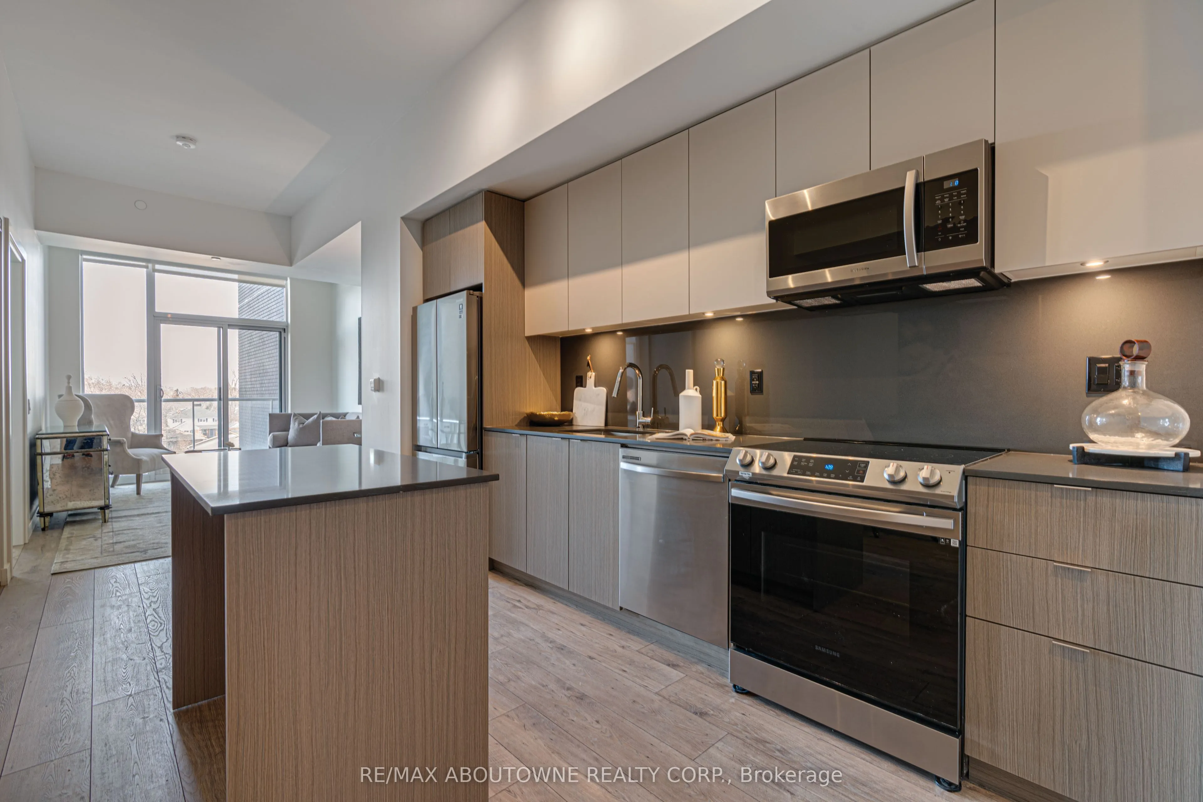 125 Bronte Road, #APH2-04