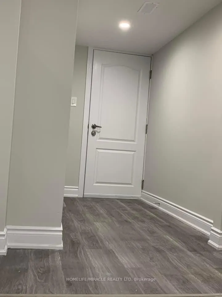 65 Versailles Crescent, #Basement