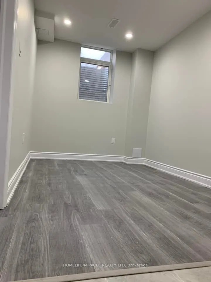 65 Versailles Crescent, #Basement