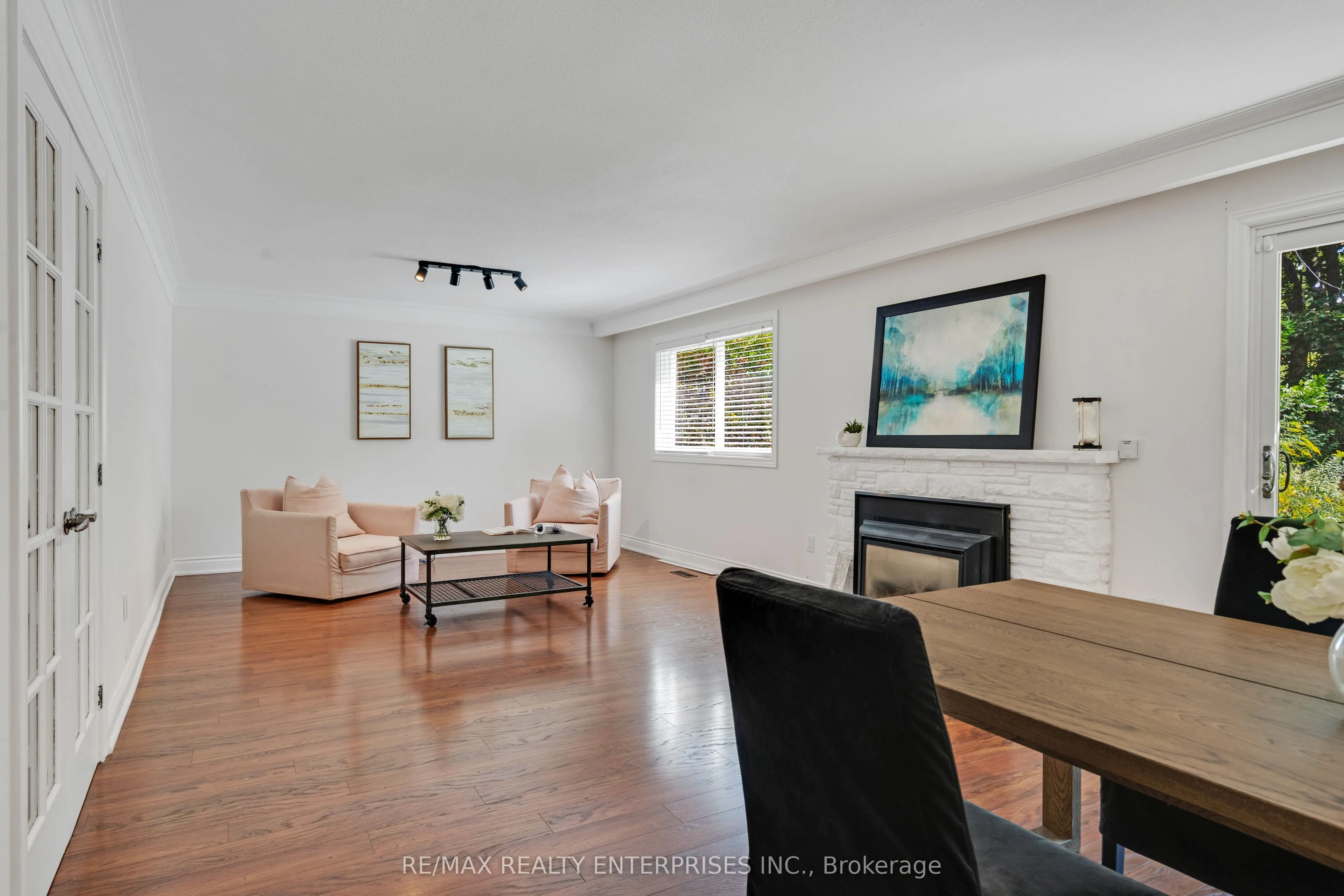 268 Mineola Road E