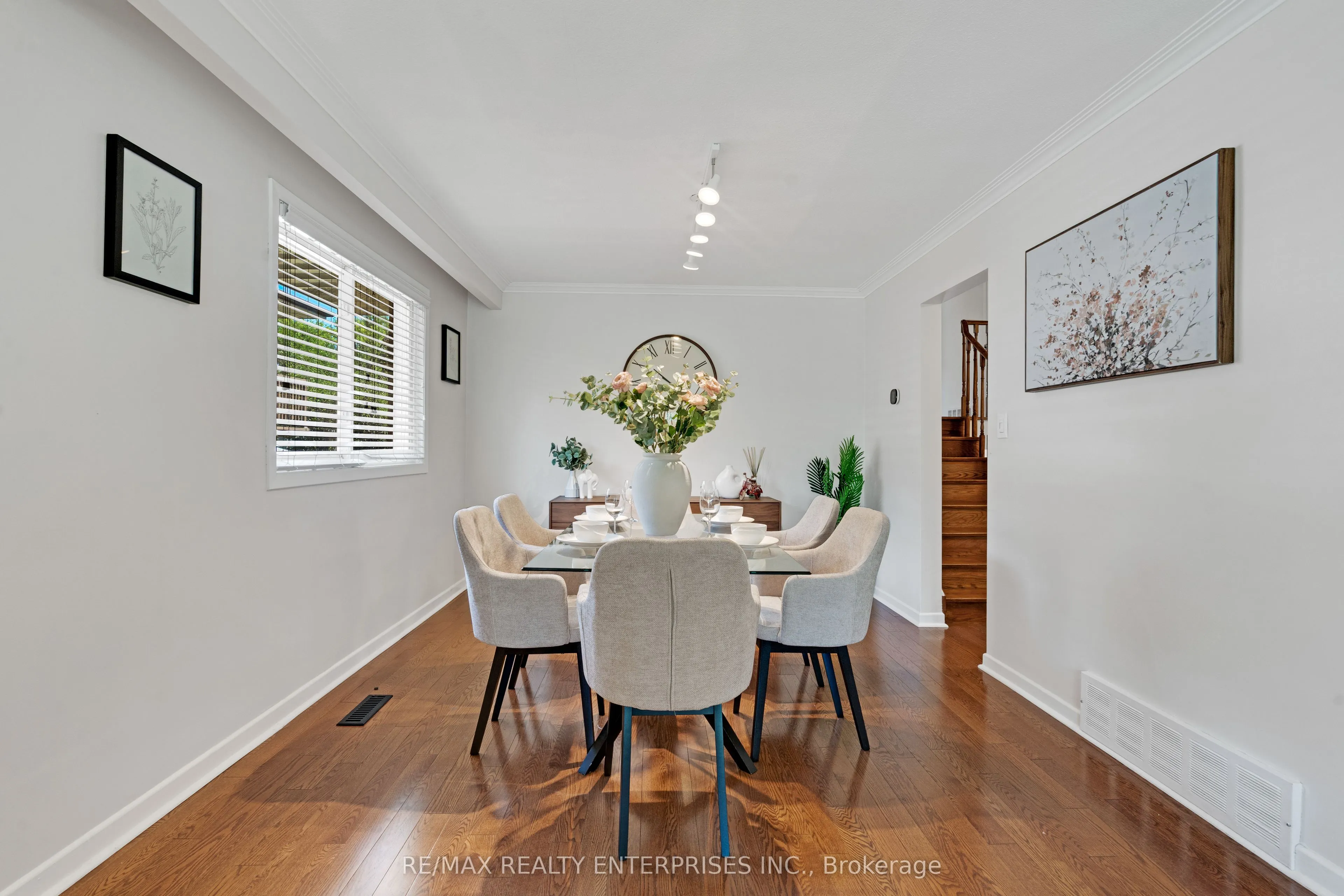 268 Mineola Road E