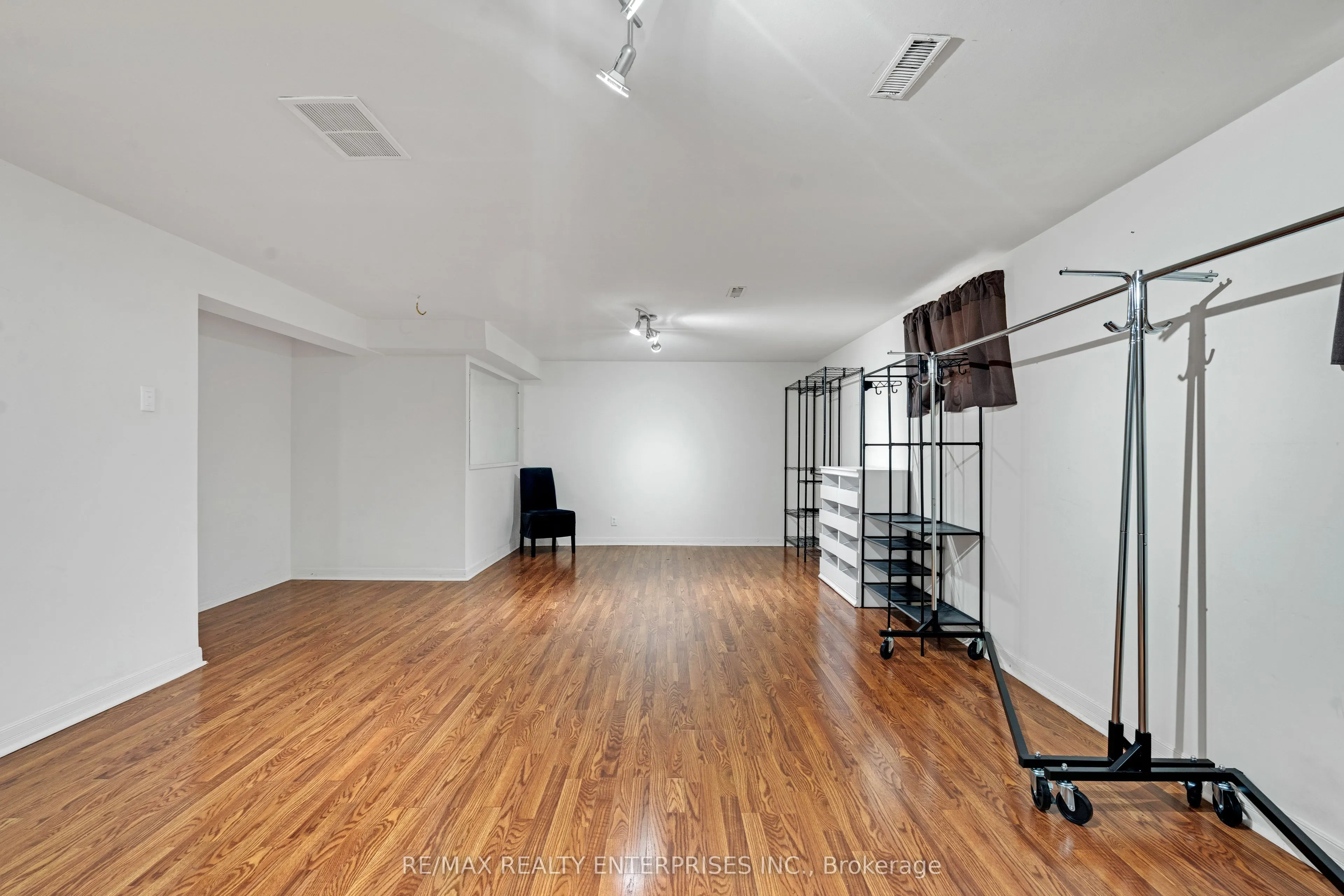 268 Mineola Road E