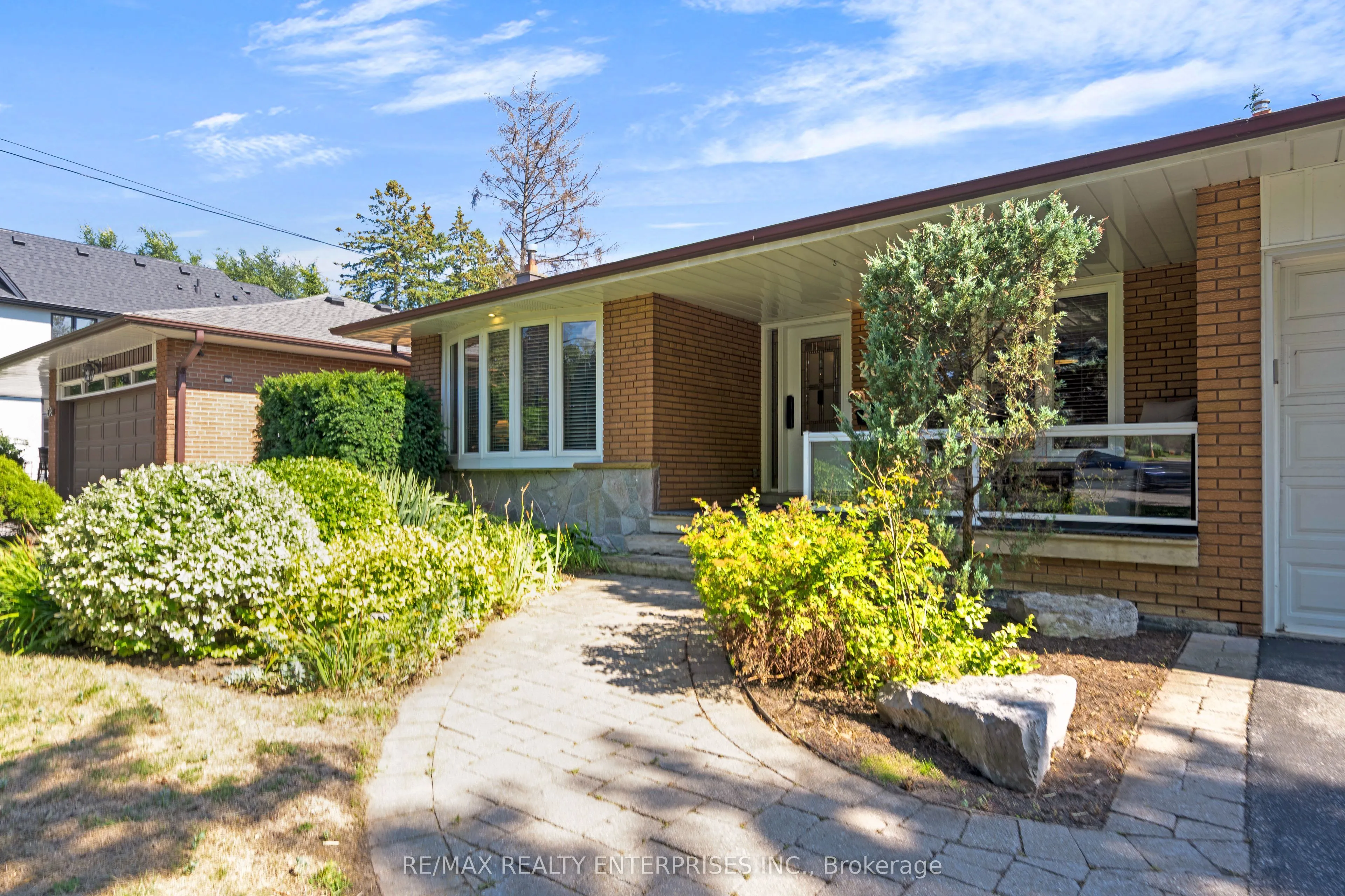 268 Mineola Road E