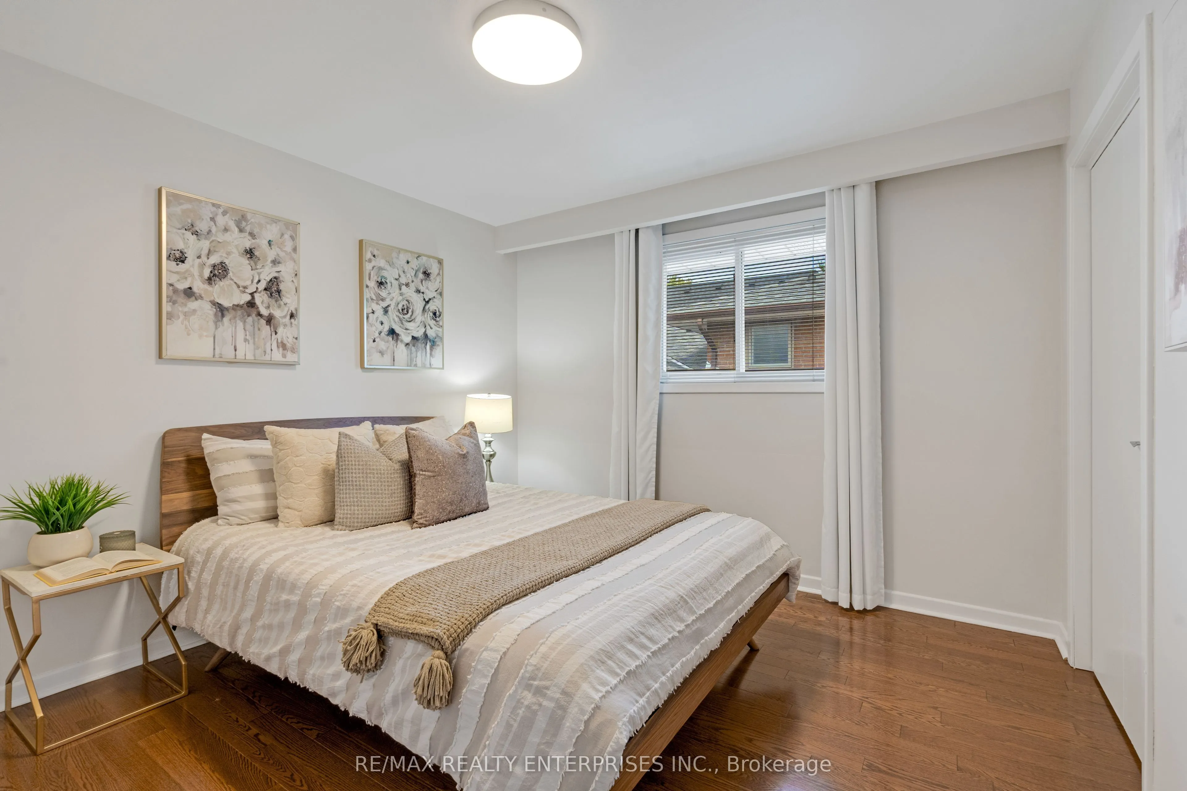 268 Mineola Road E