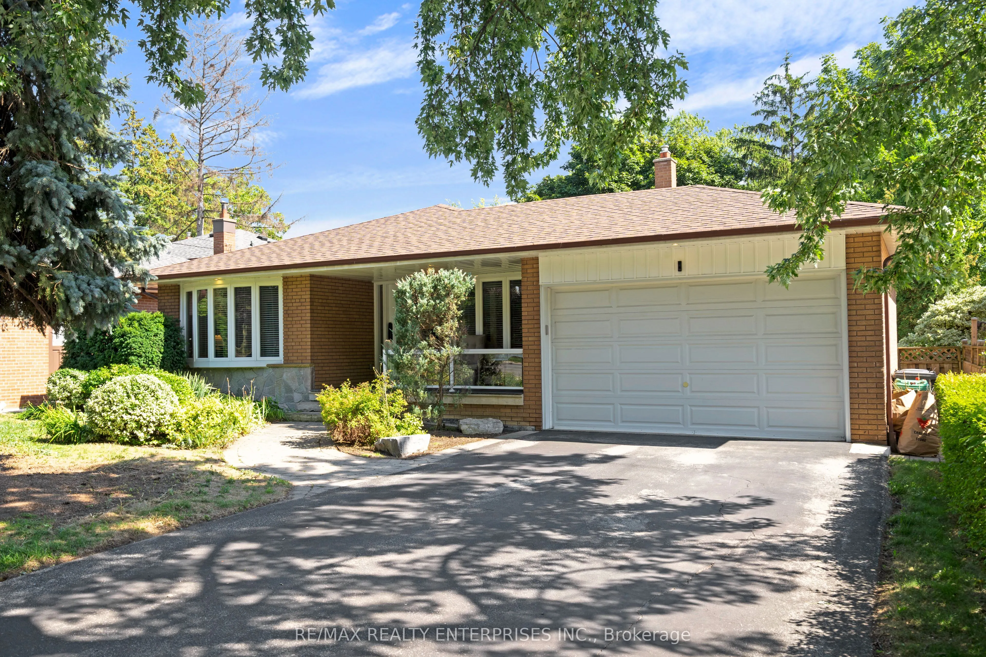 268 Mineola Road E