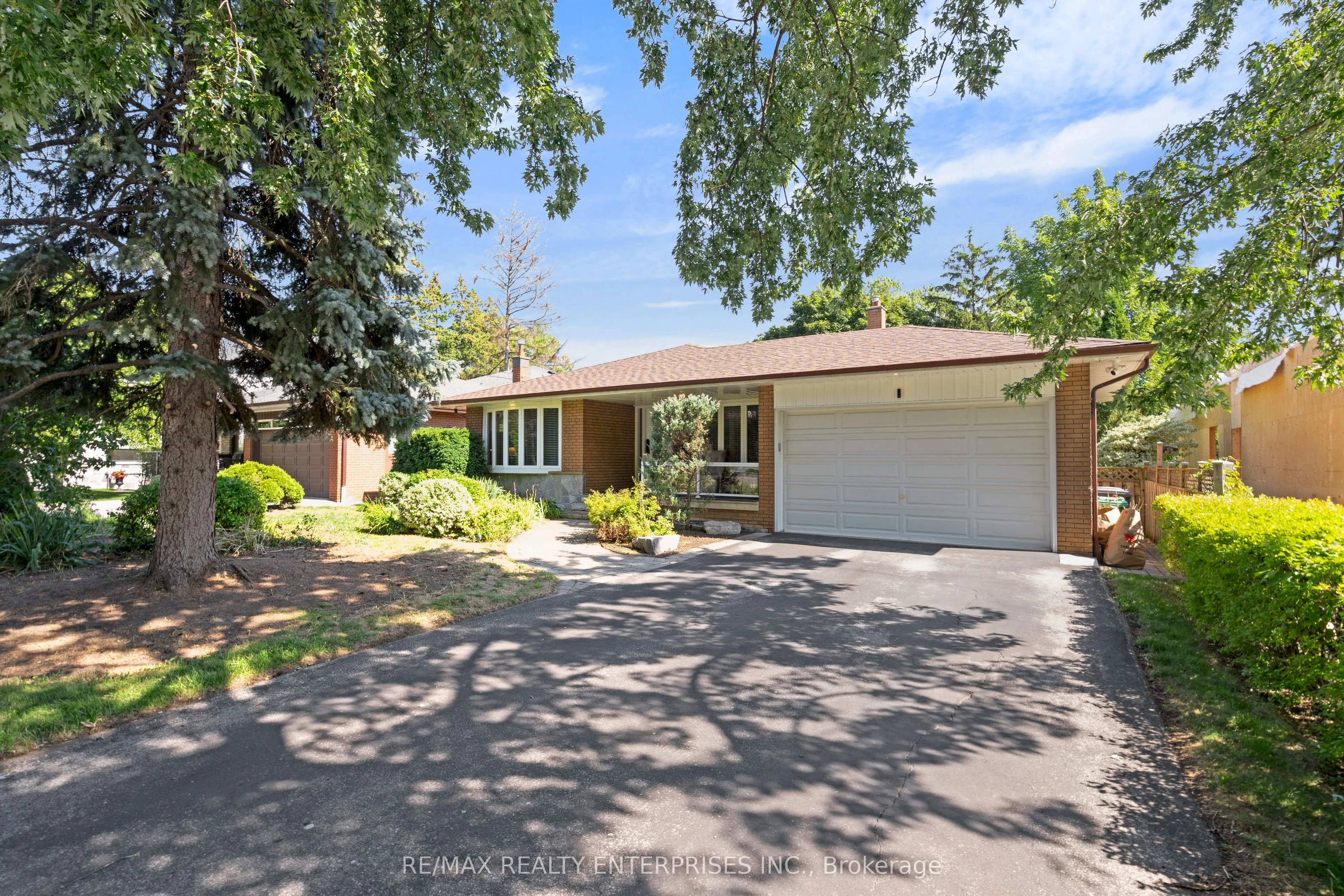 268 Mineola Road E