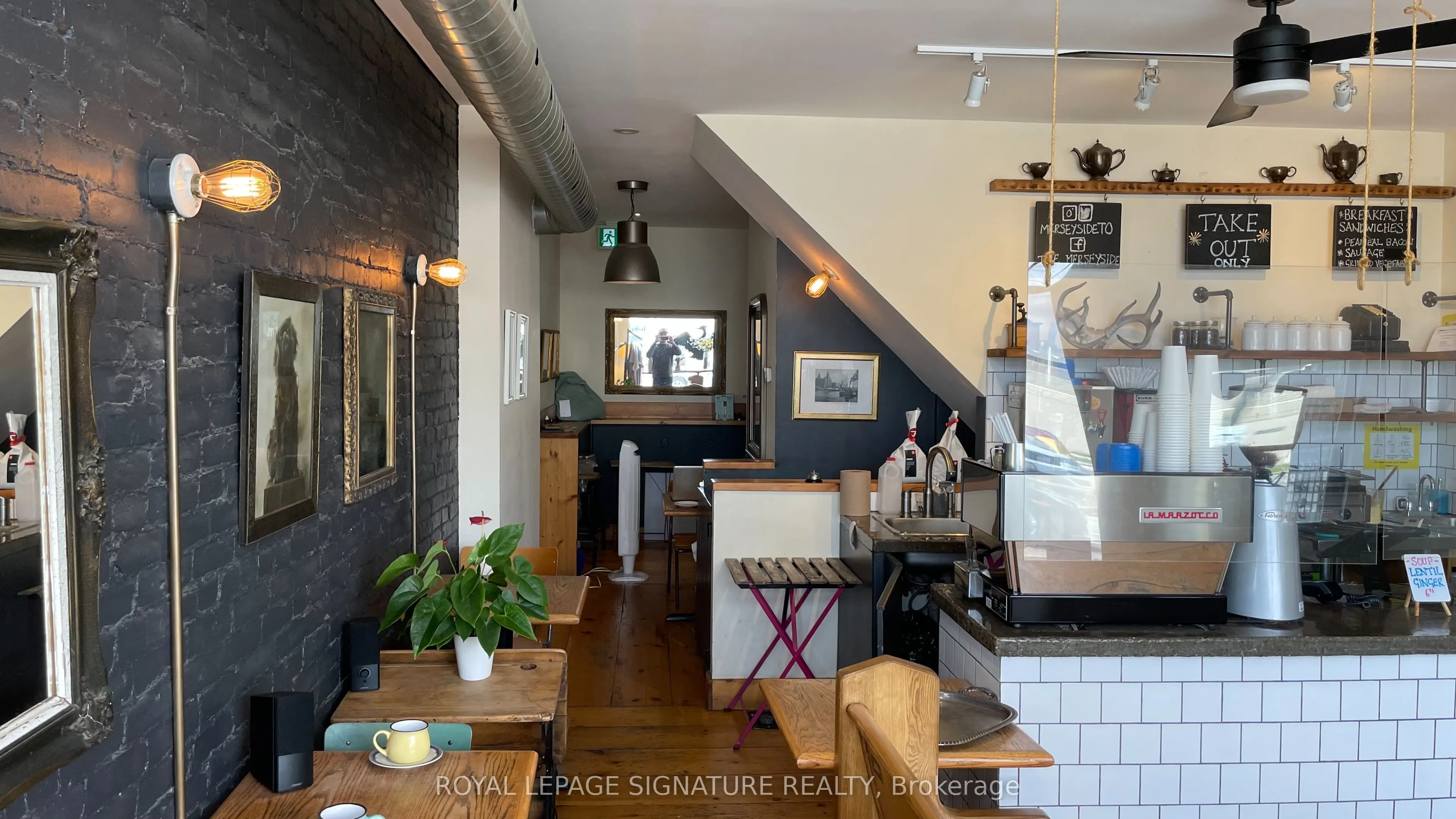 2413 Dundas Street W