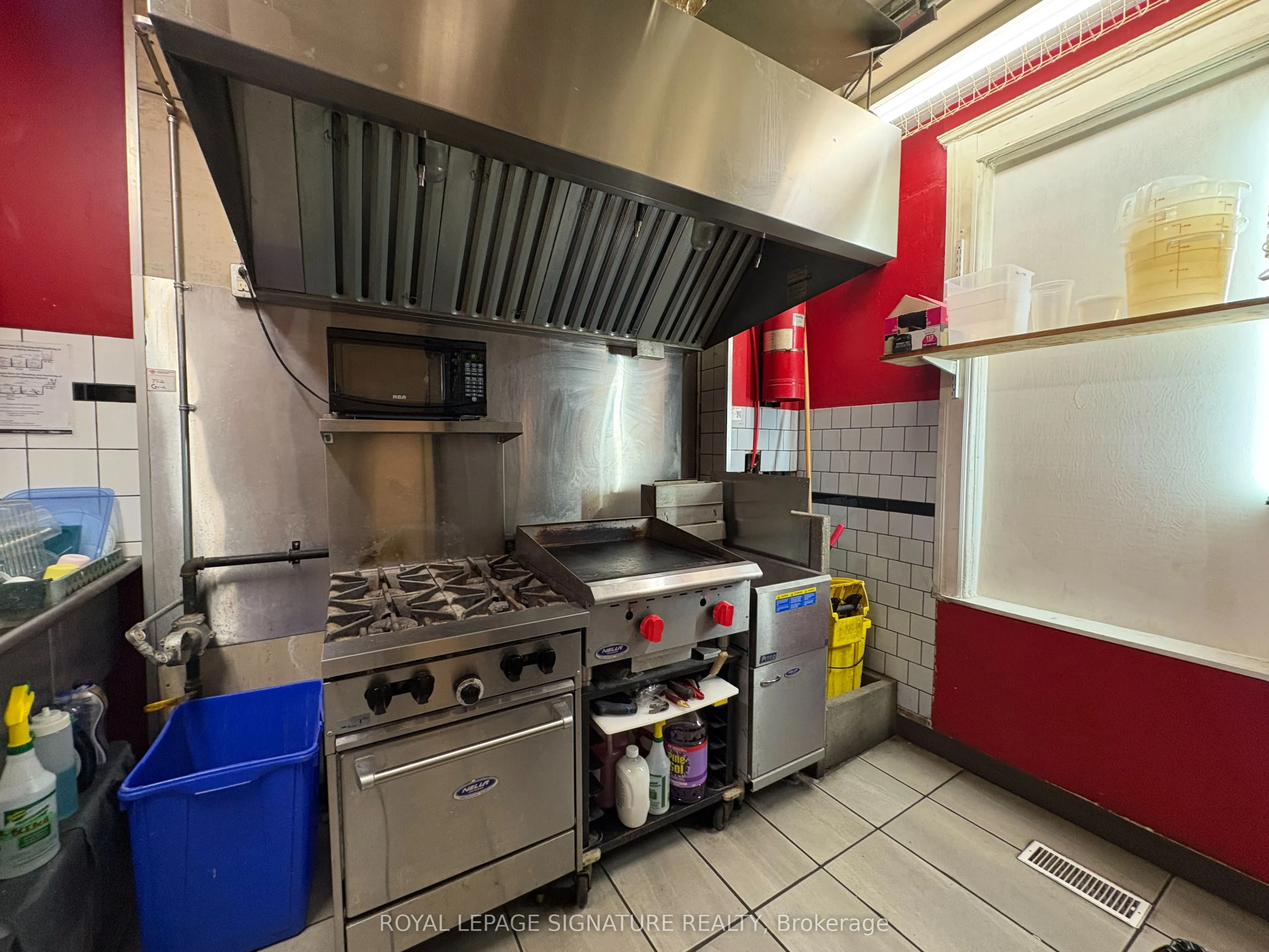 2413 Dundas Street W
