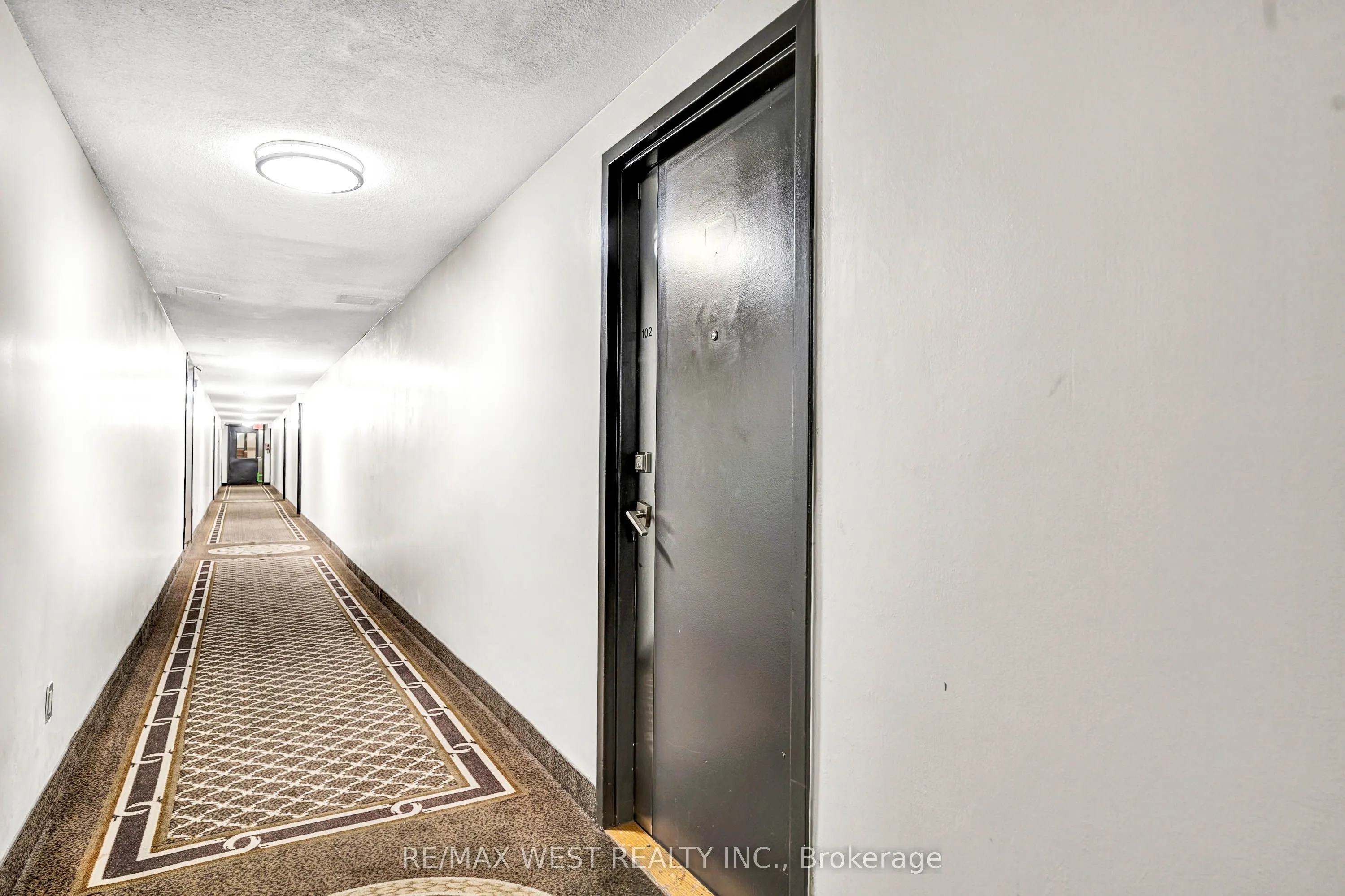 2825 Islington Avenue, #102