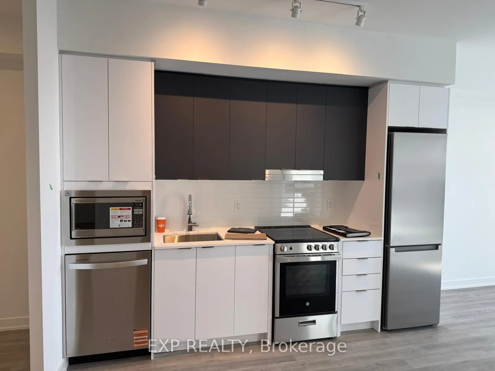 5105 Hurontario Street, #3204