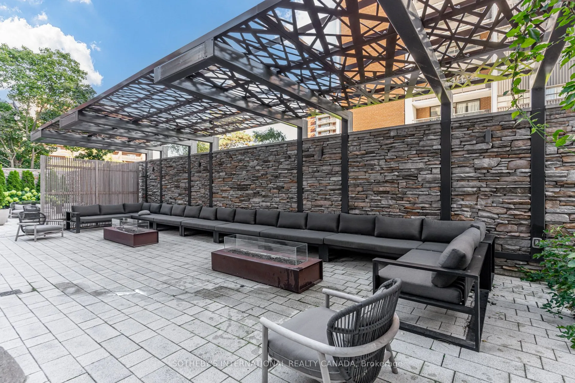 21 Park Street E, #707