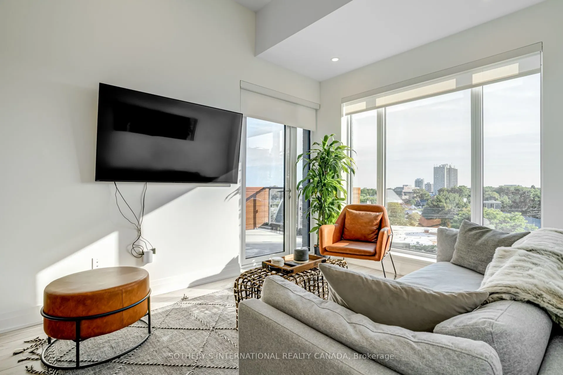21 Park Street E, #707