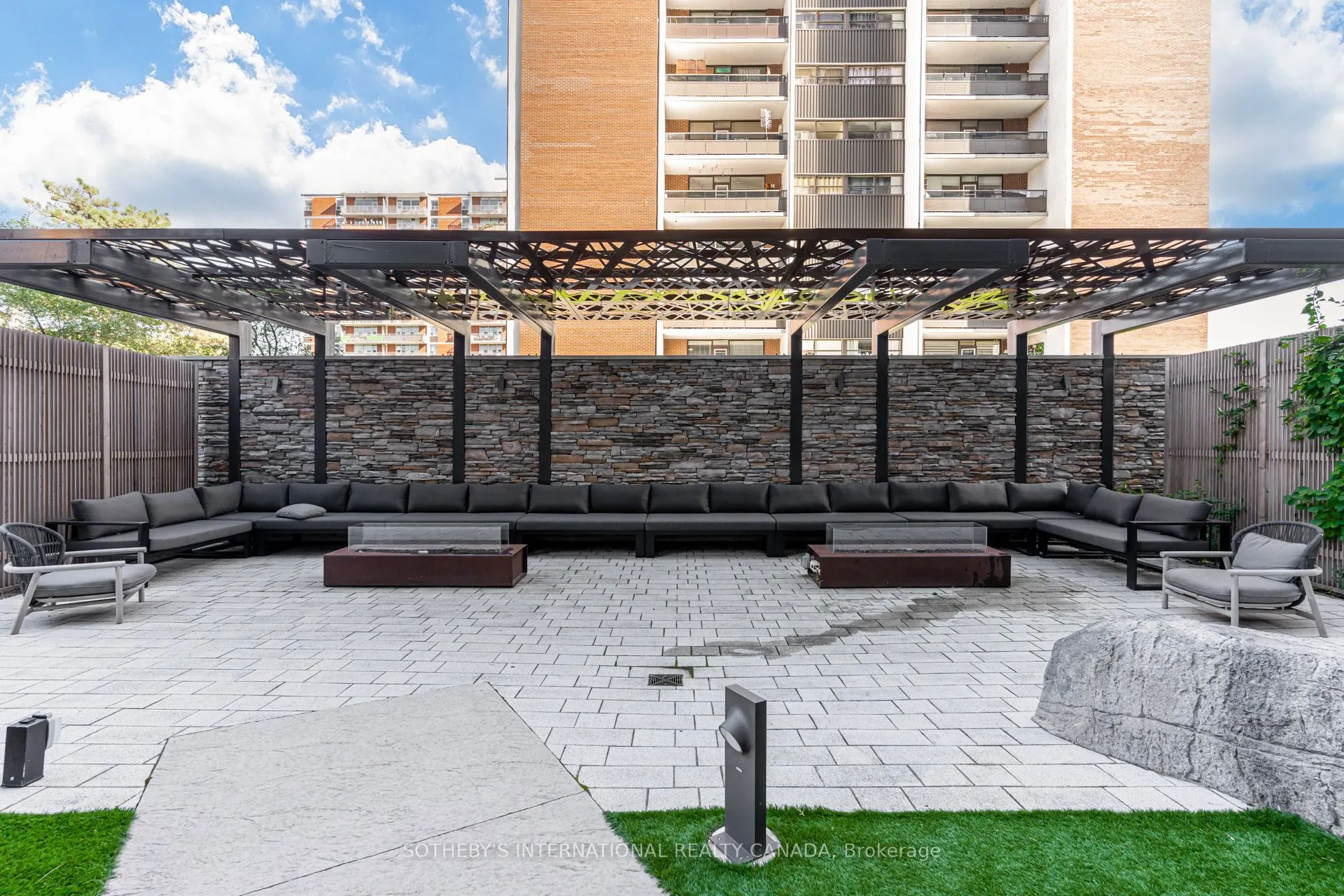 21 Park Street E, #707
