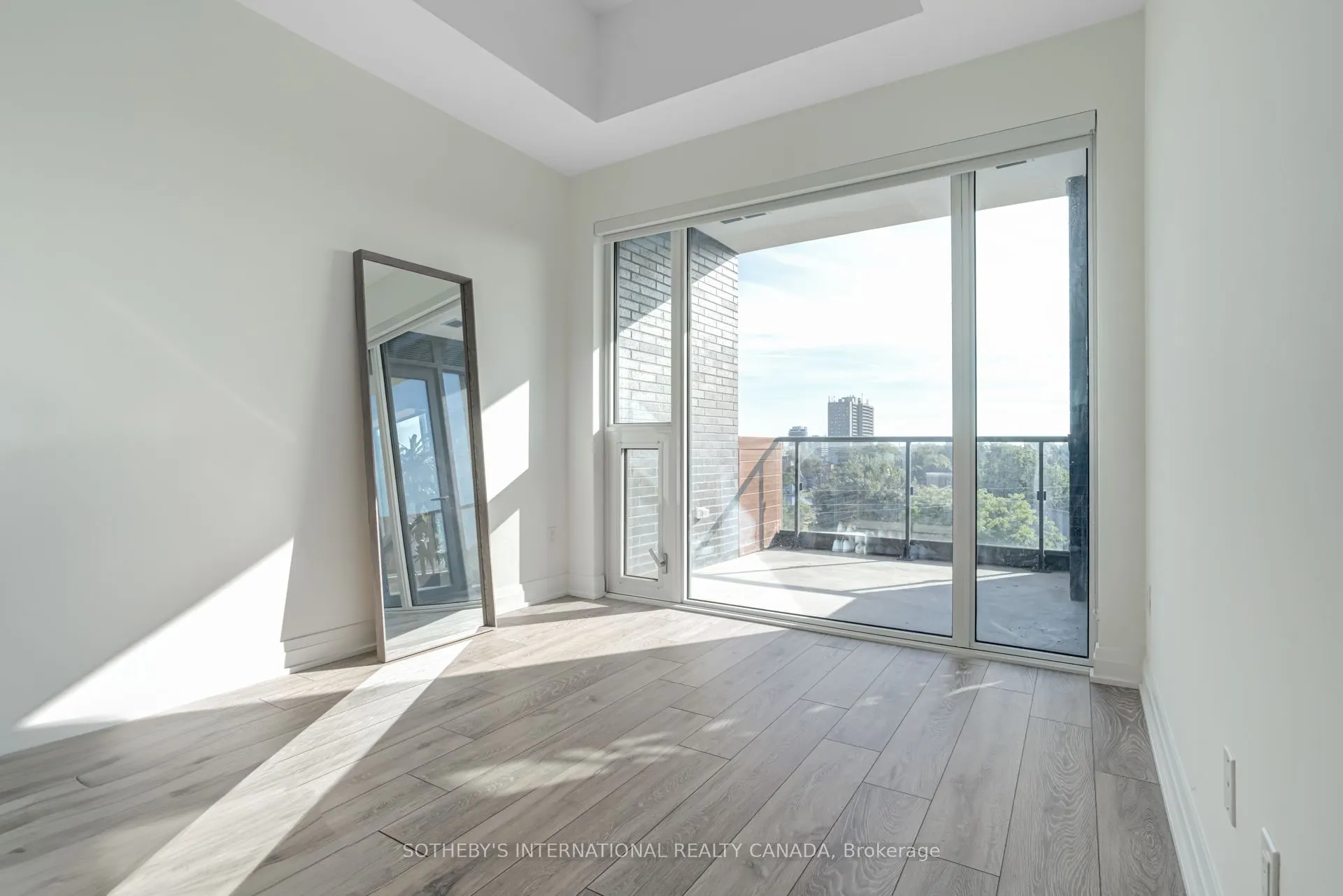 21 Park Street E, #707