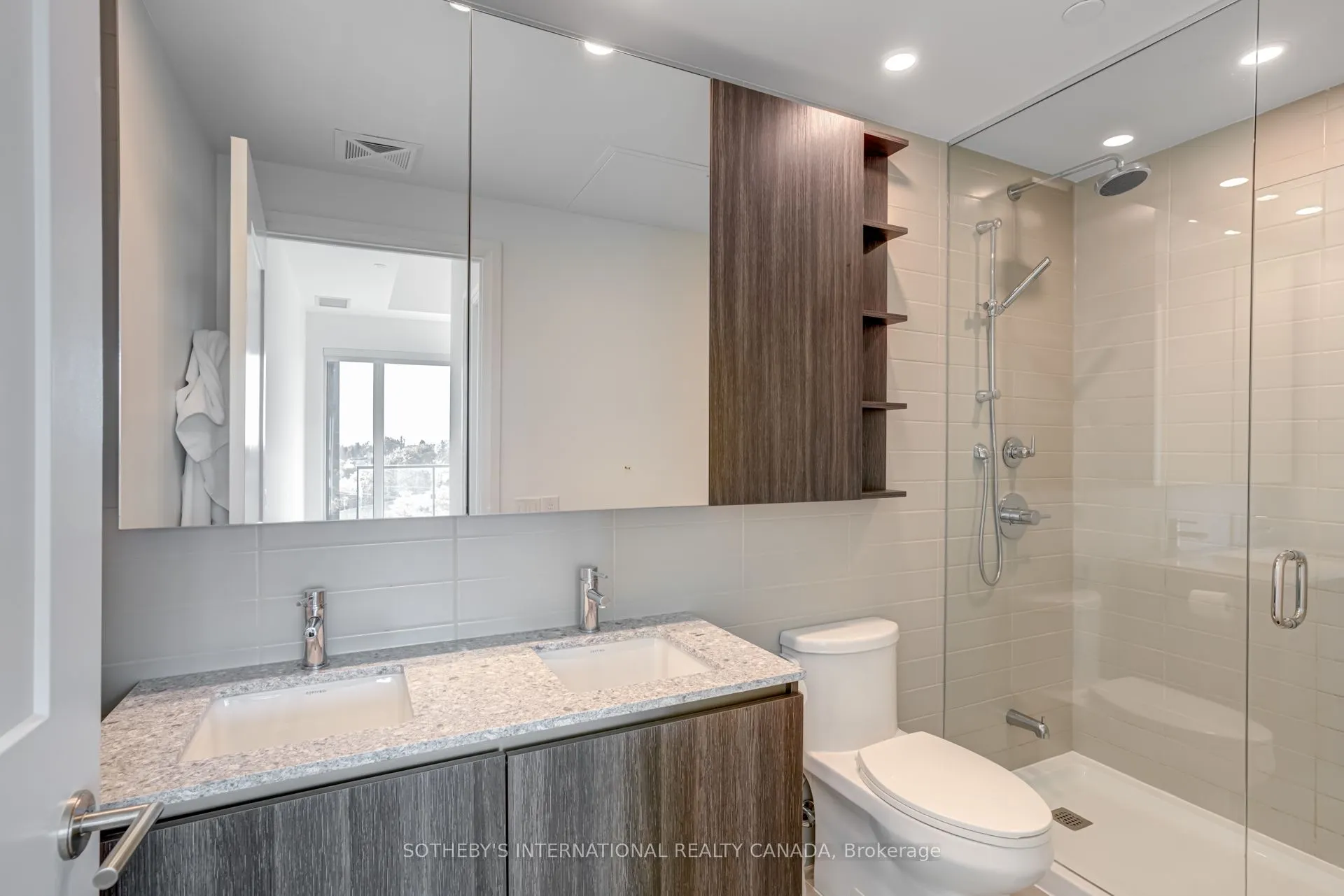 21 Park Street E, #707