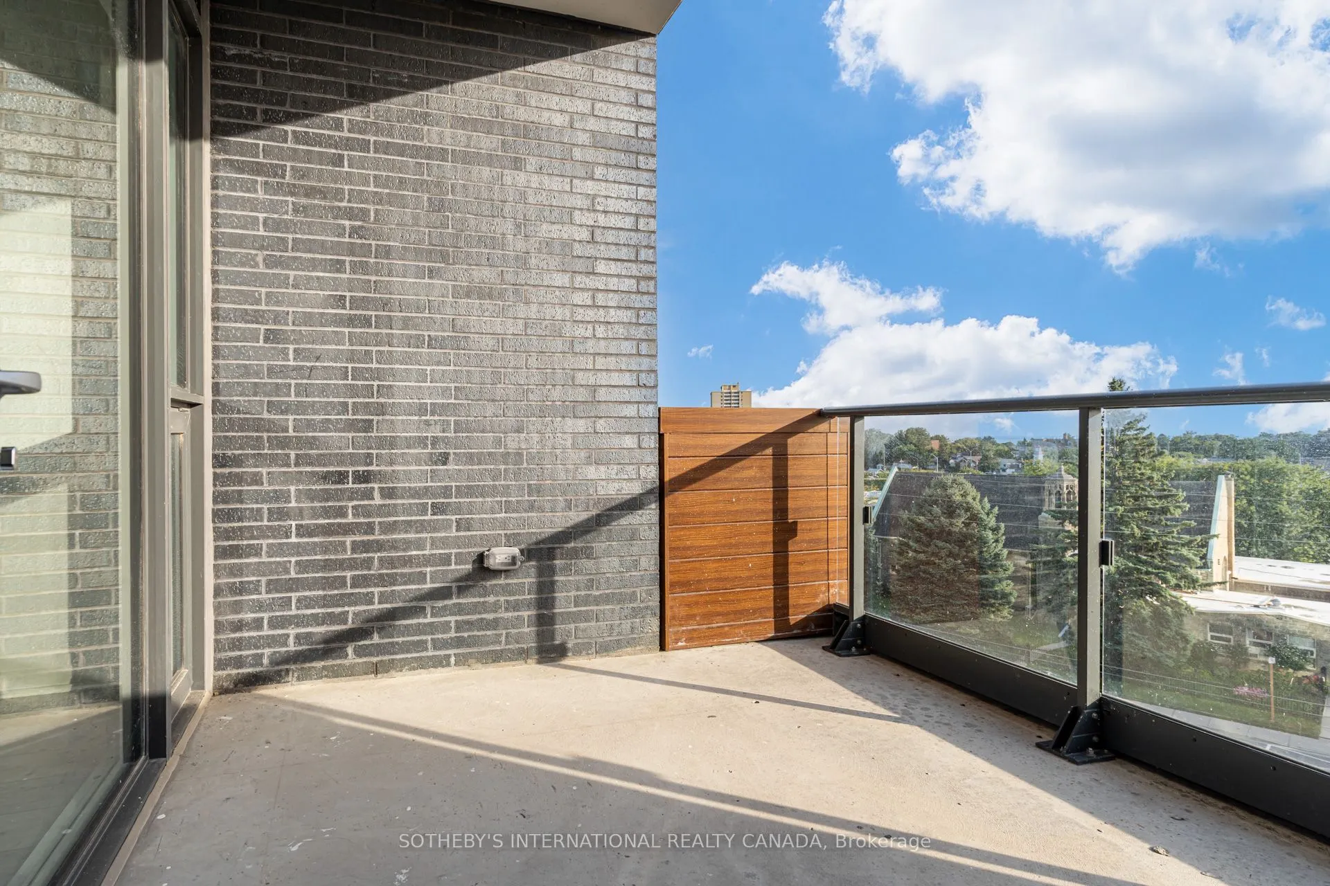 21 Park Street E, #707