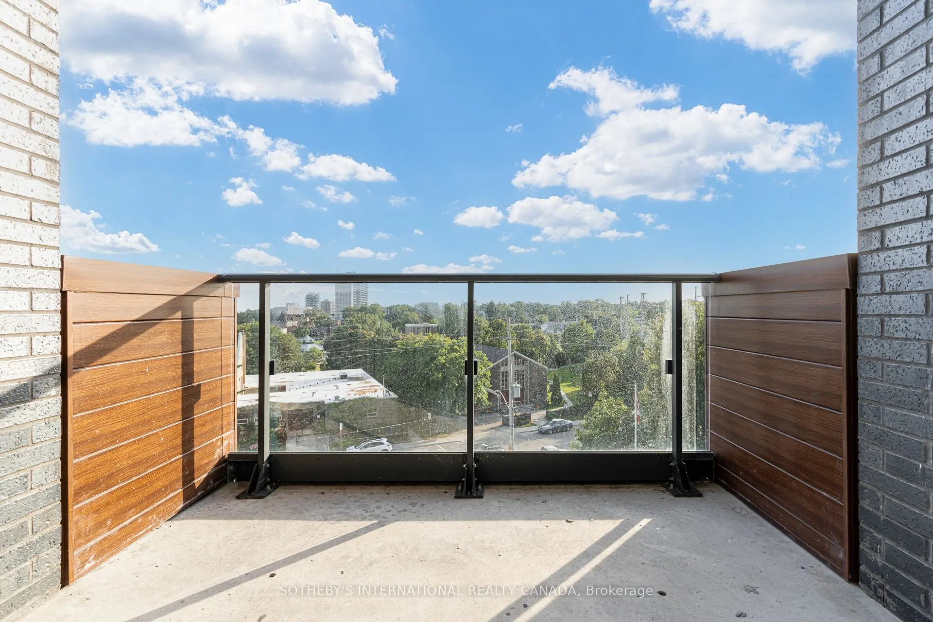 21 Park Street E, #707