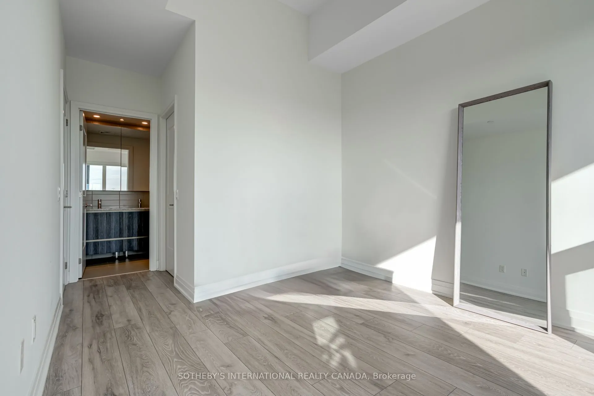 21 Park Street E, #707