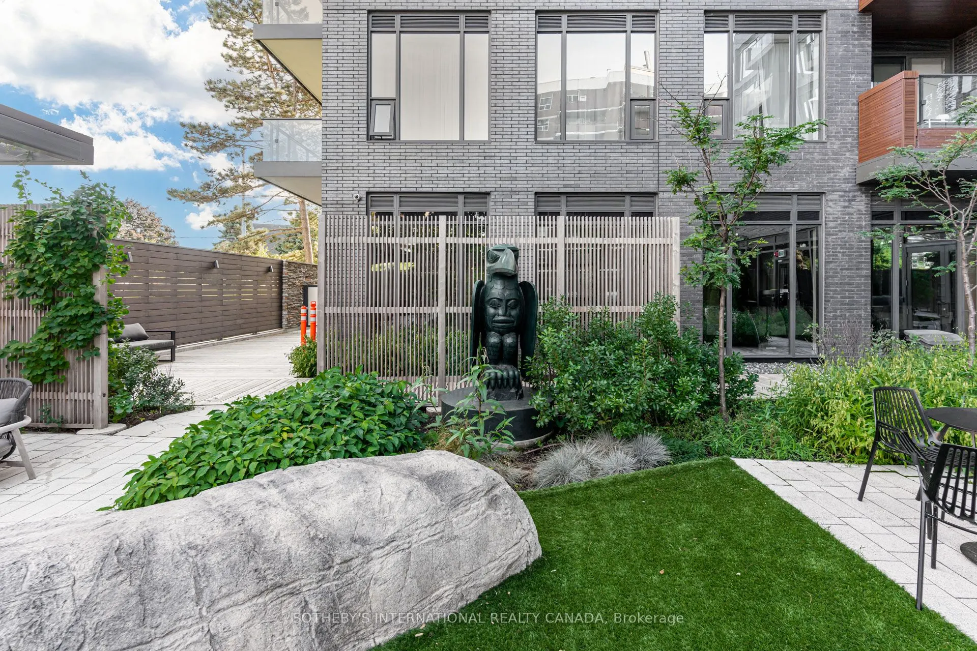 21 Park Street E, #707