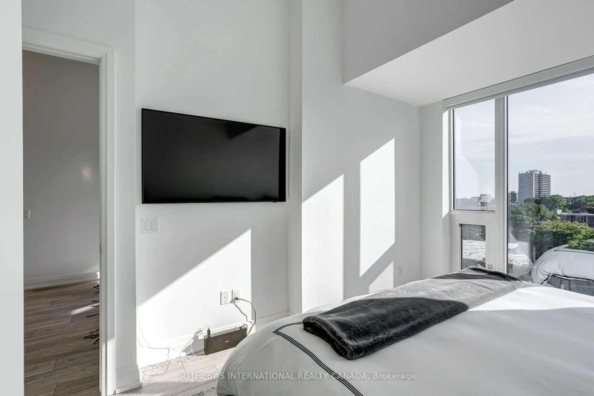 21 Park Street E, #707