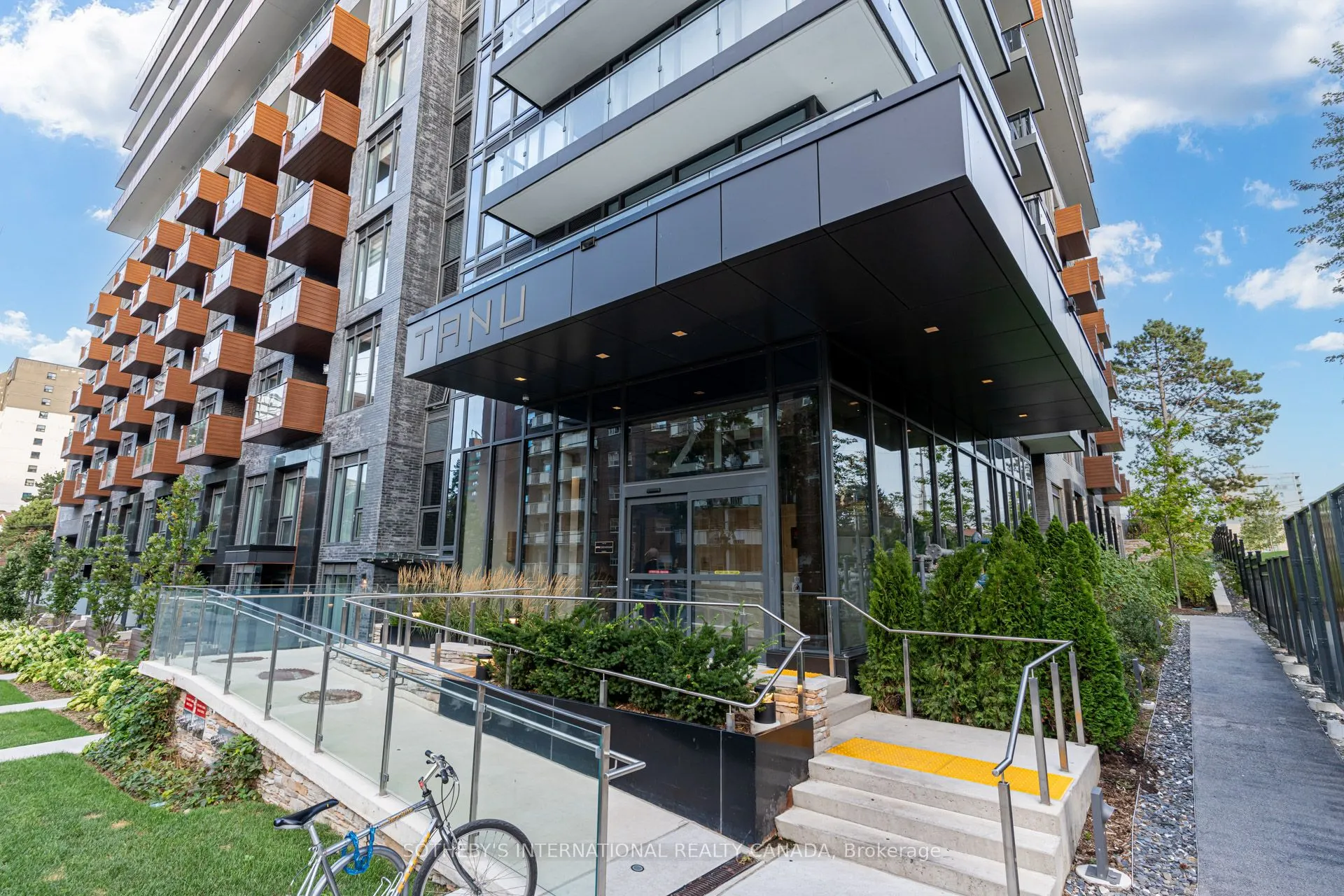21 Park Street E, #707
