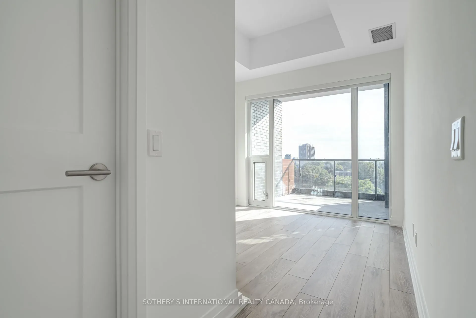 21 Park Street E, #707