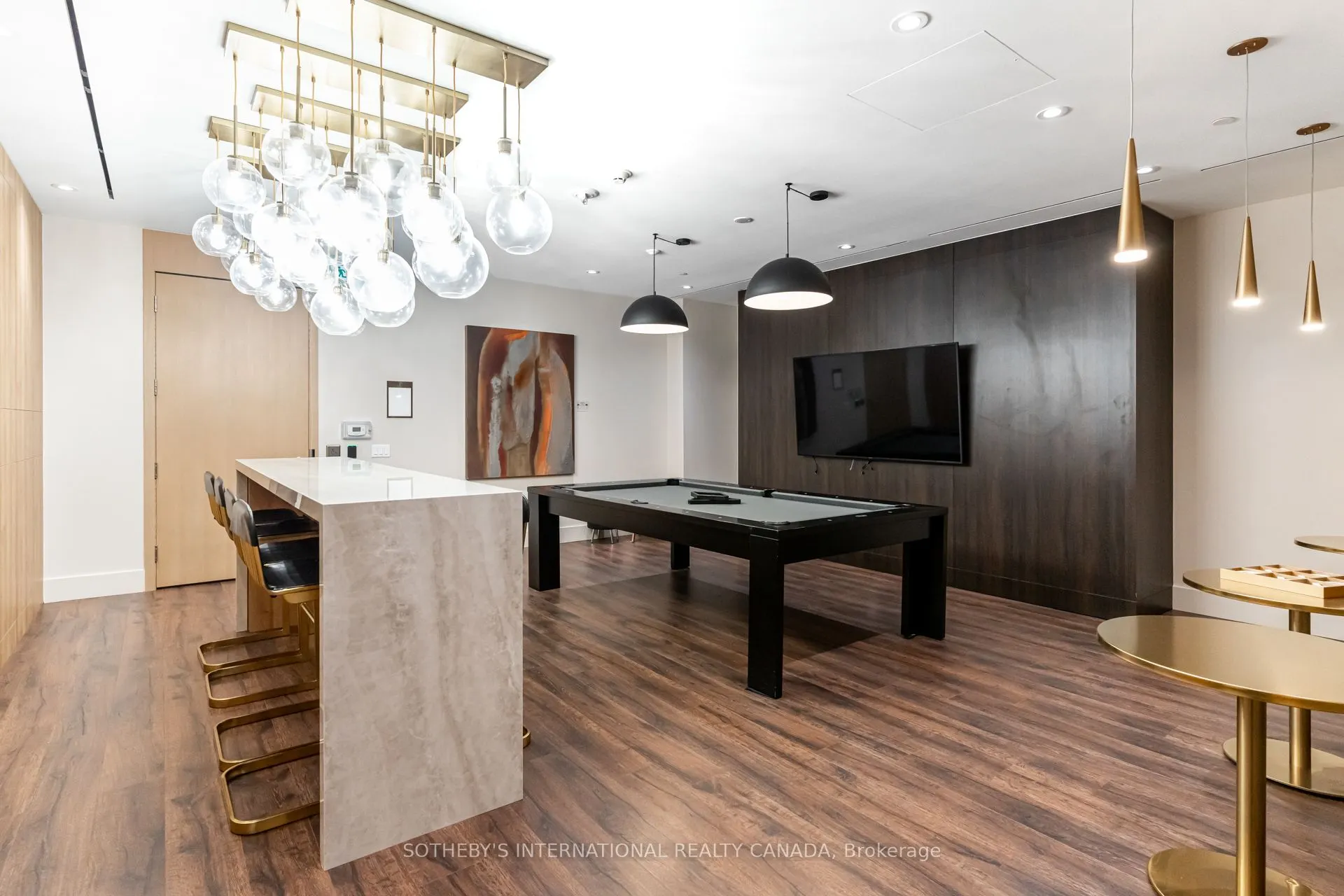 21 Park Street E, #707