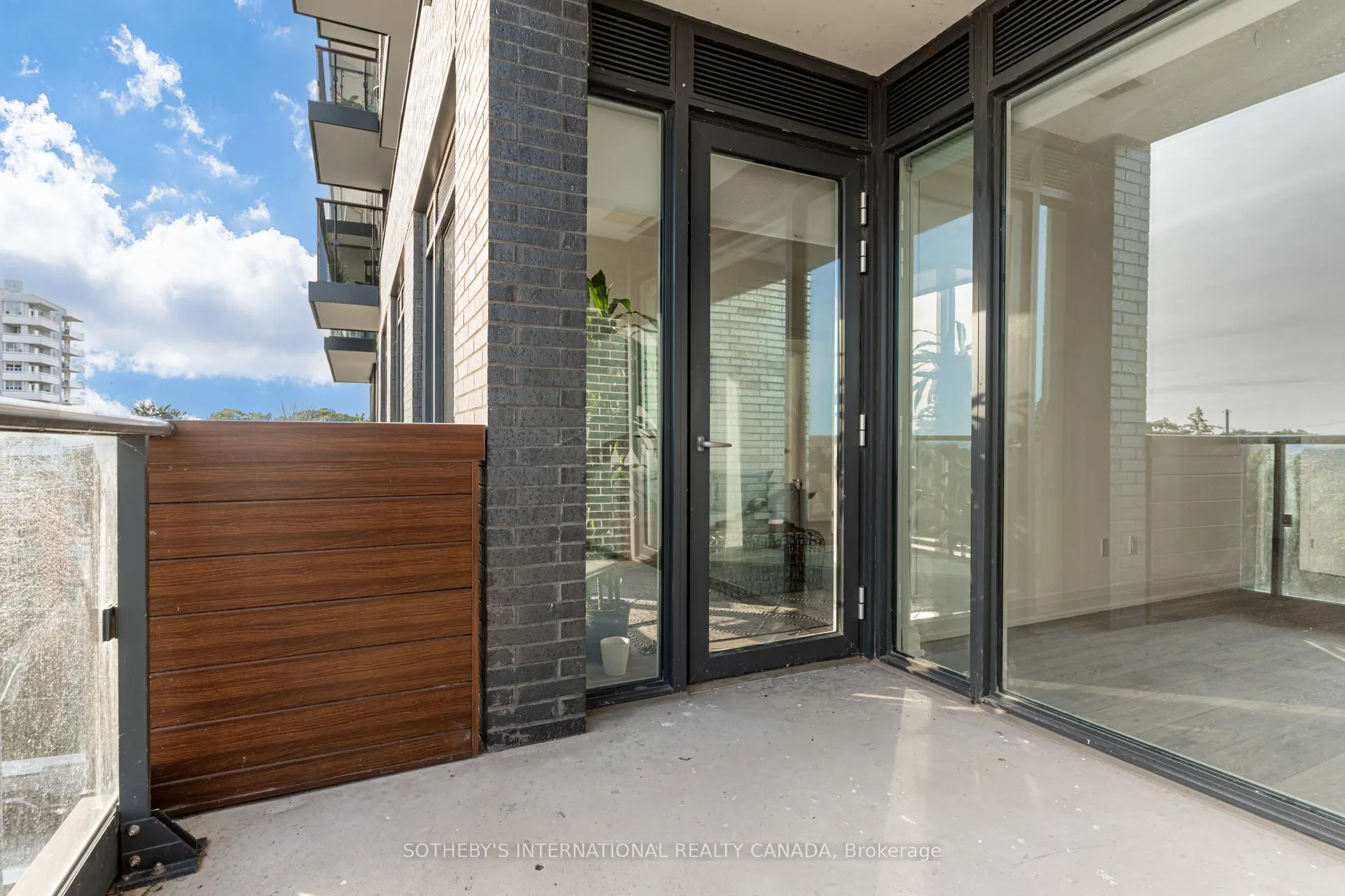 21 Park Street E, #707