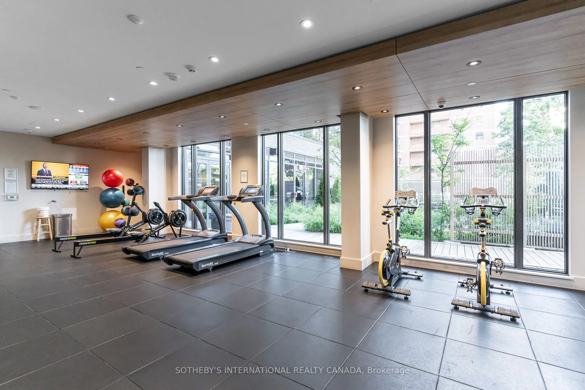 21 Park Street E, #707