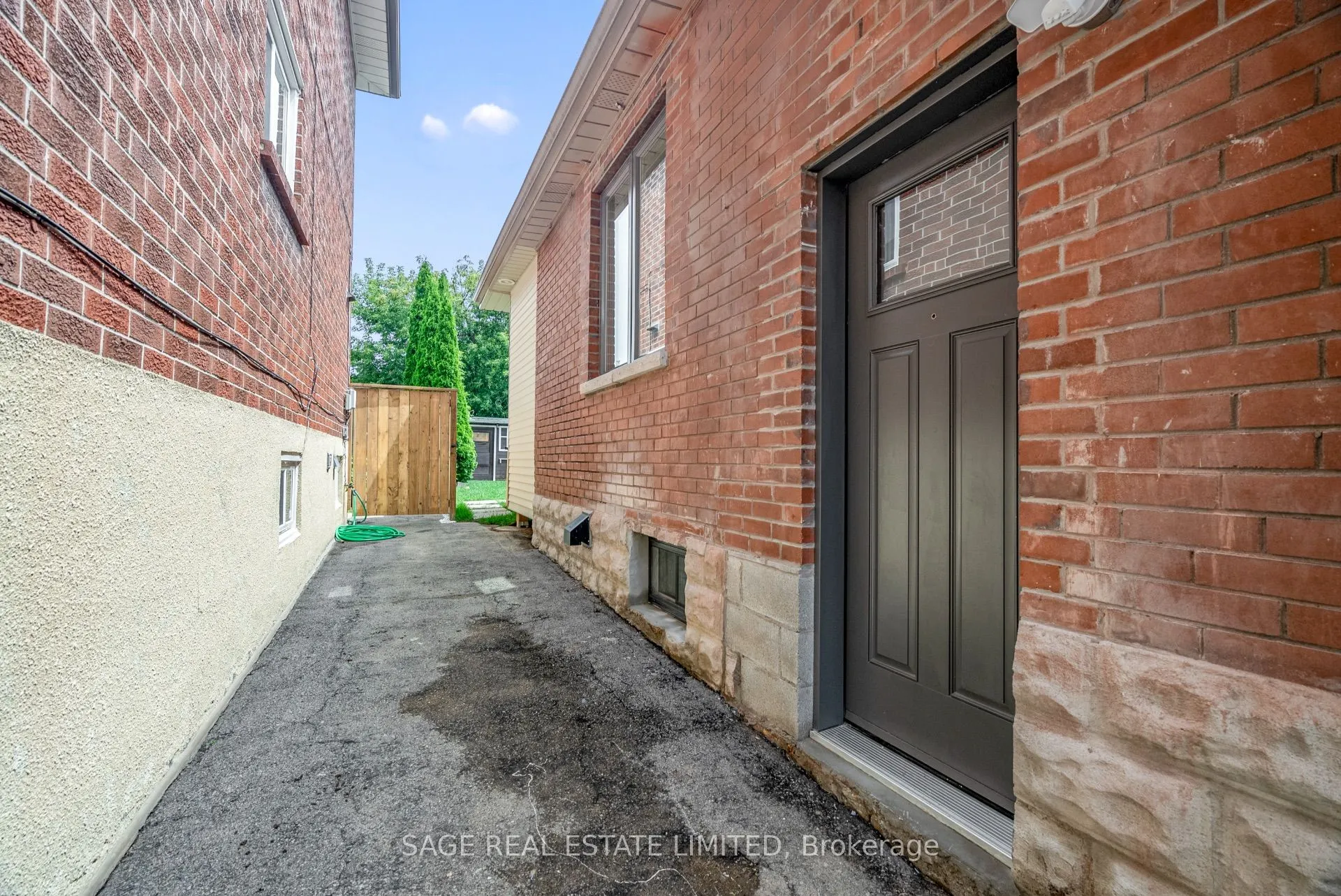 25 Chamberlain Avenue