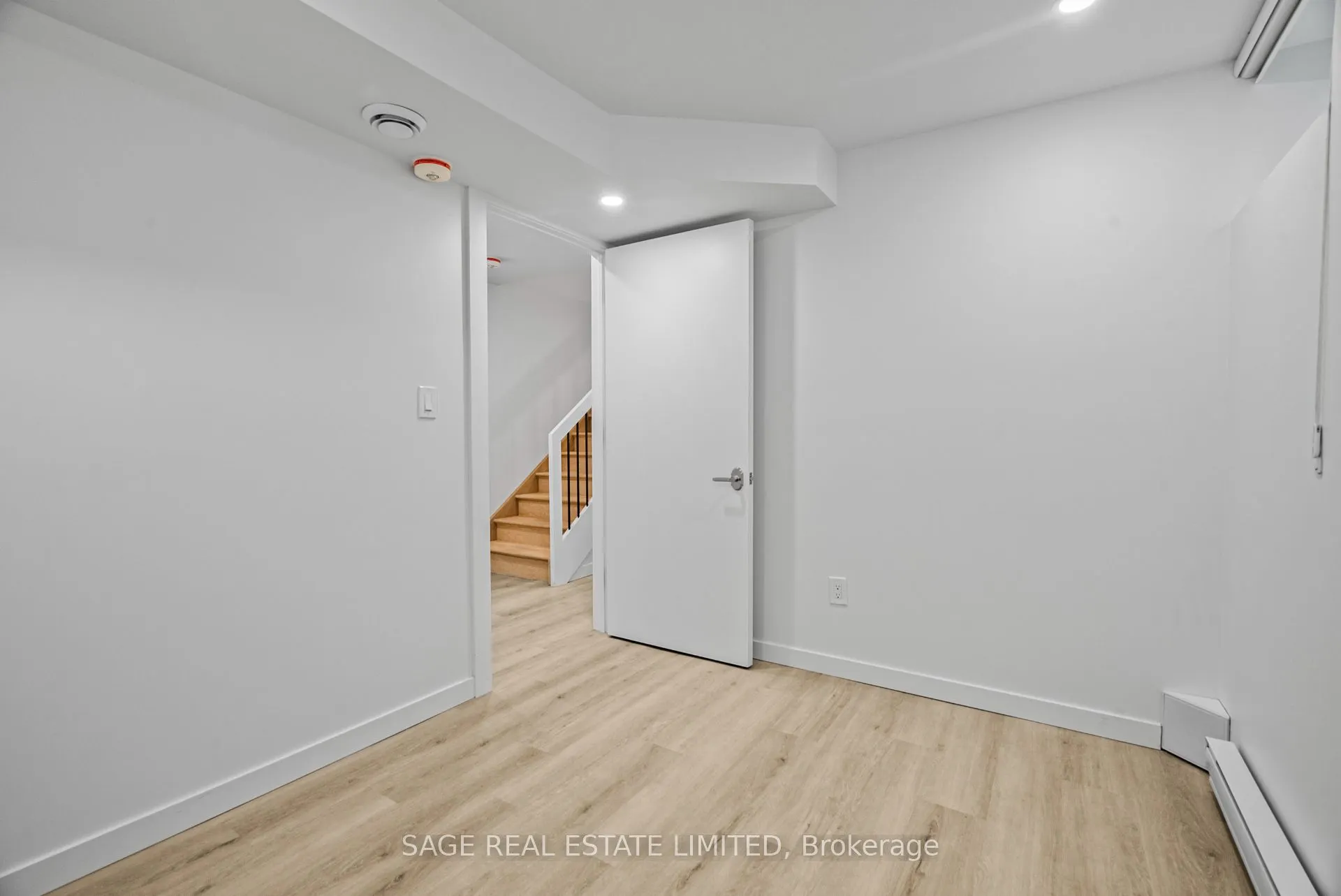 25 Chamberlain Avenue