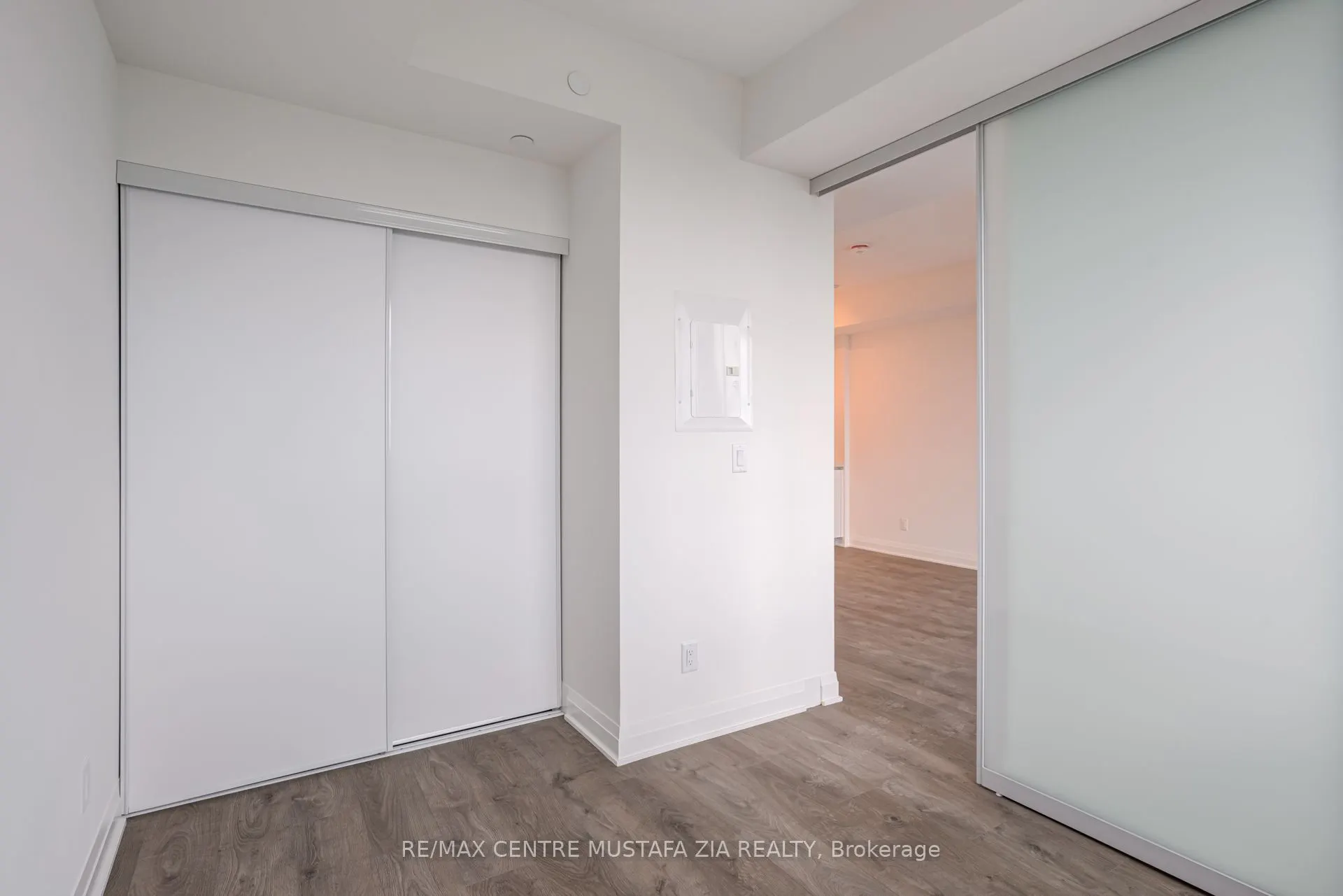 4015 The Exchange, #1903