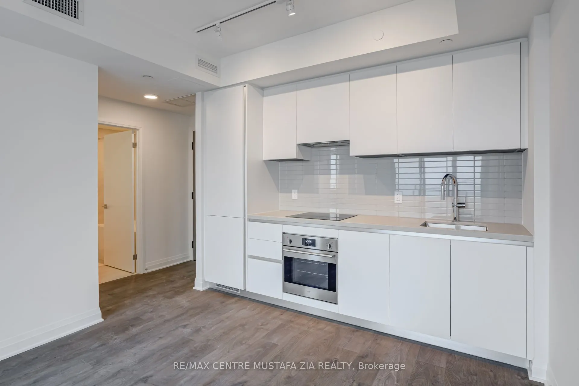 4015 The Exchange, #1903