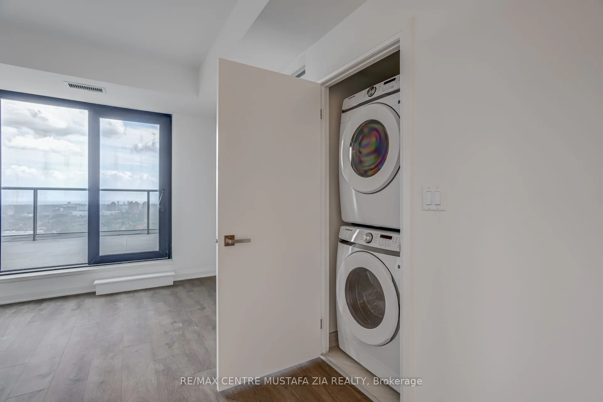4015 The Exchange, #1903