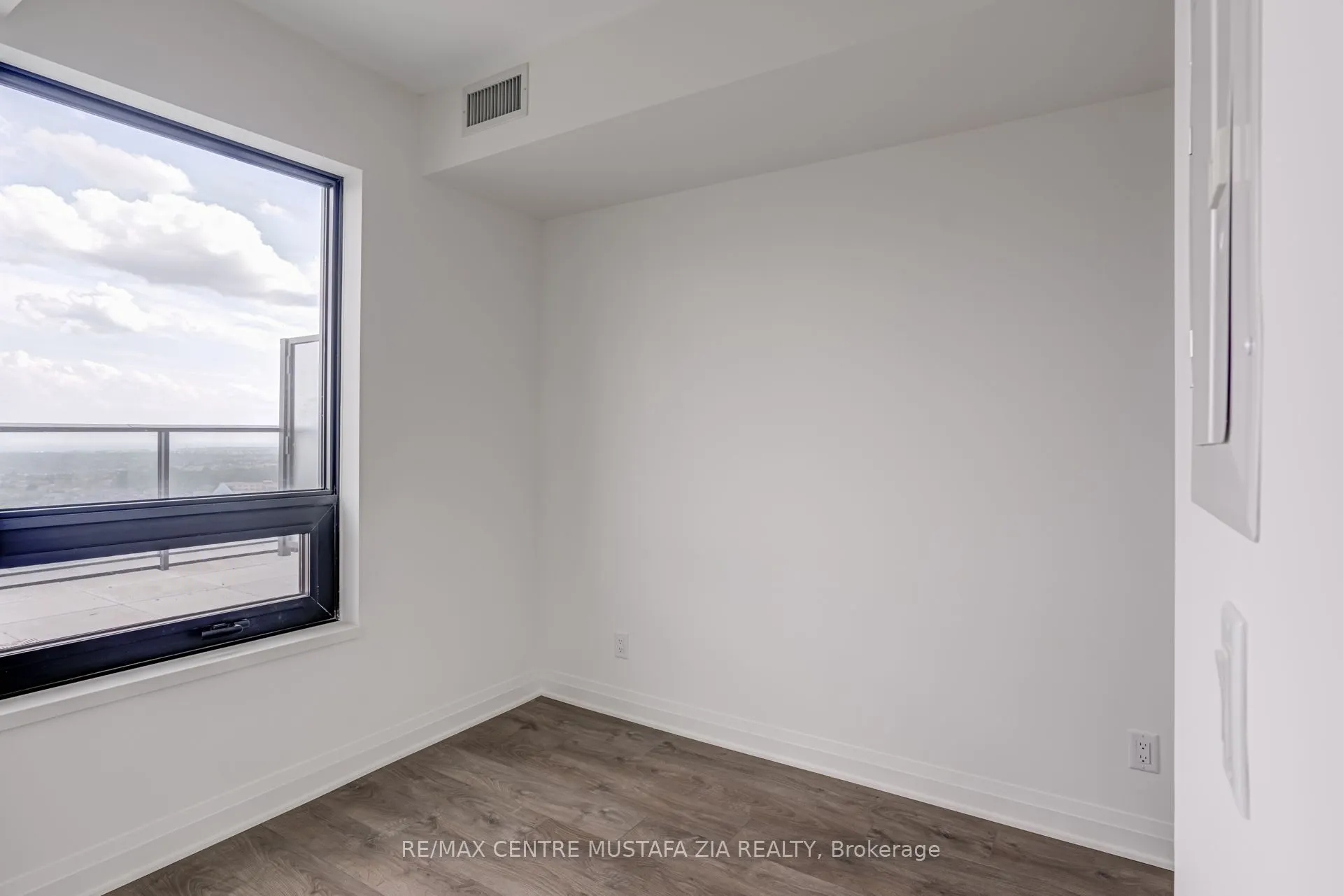 4015 The Exchange, #1903