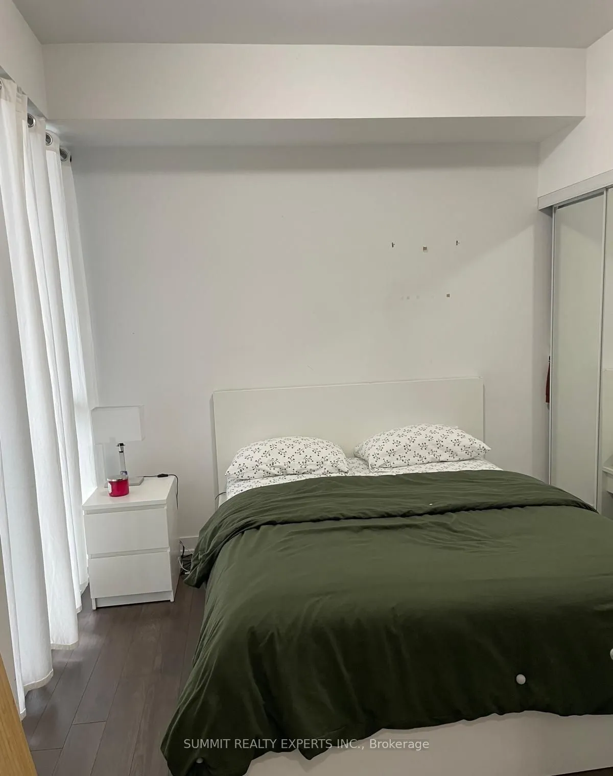 10 parklawn Road E, #519