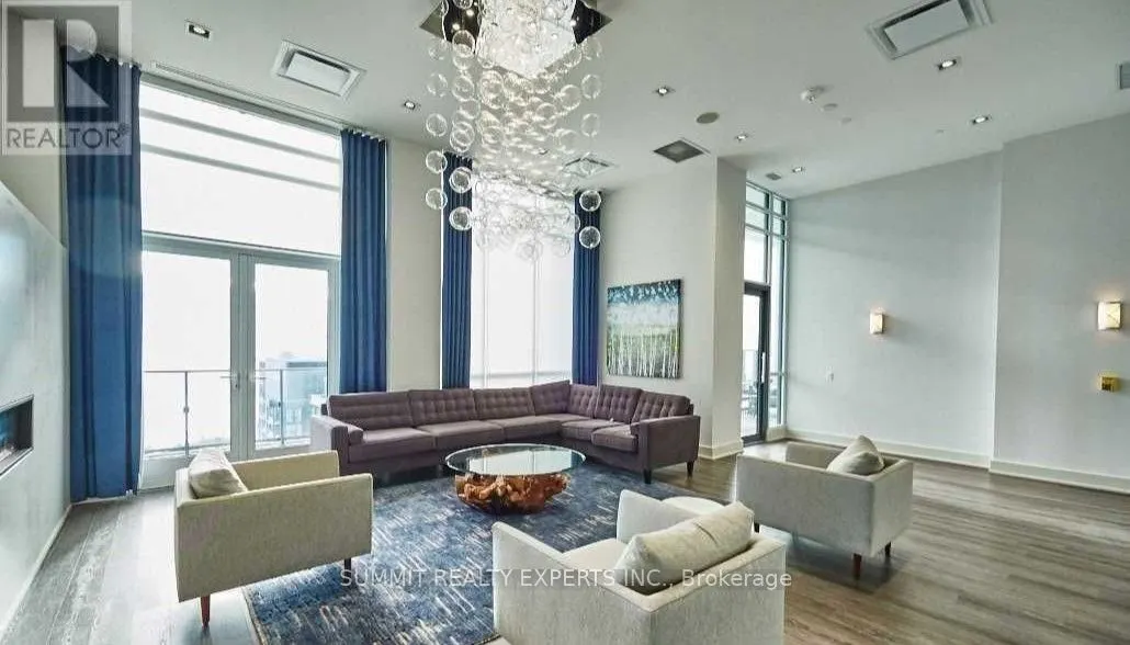 10 parklawn Road E, #519